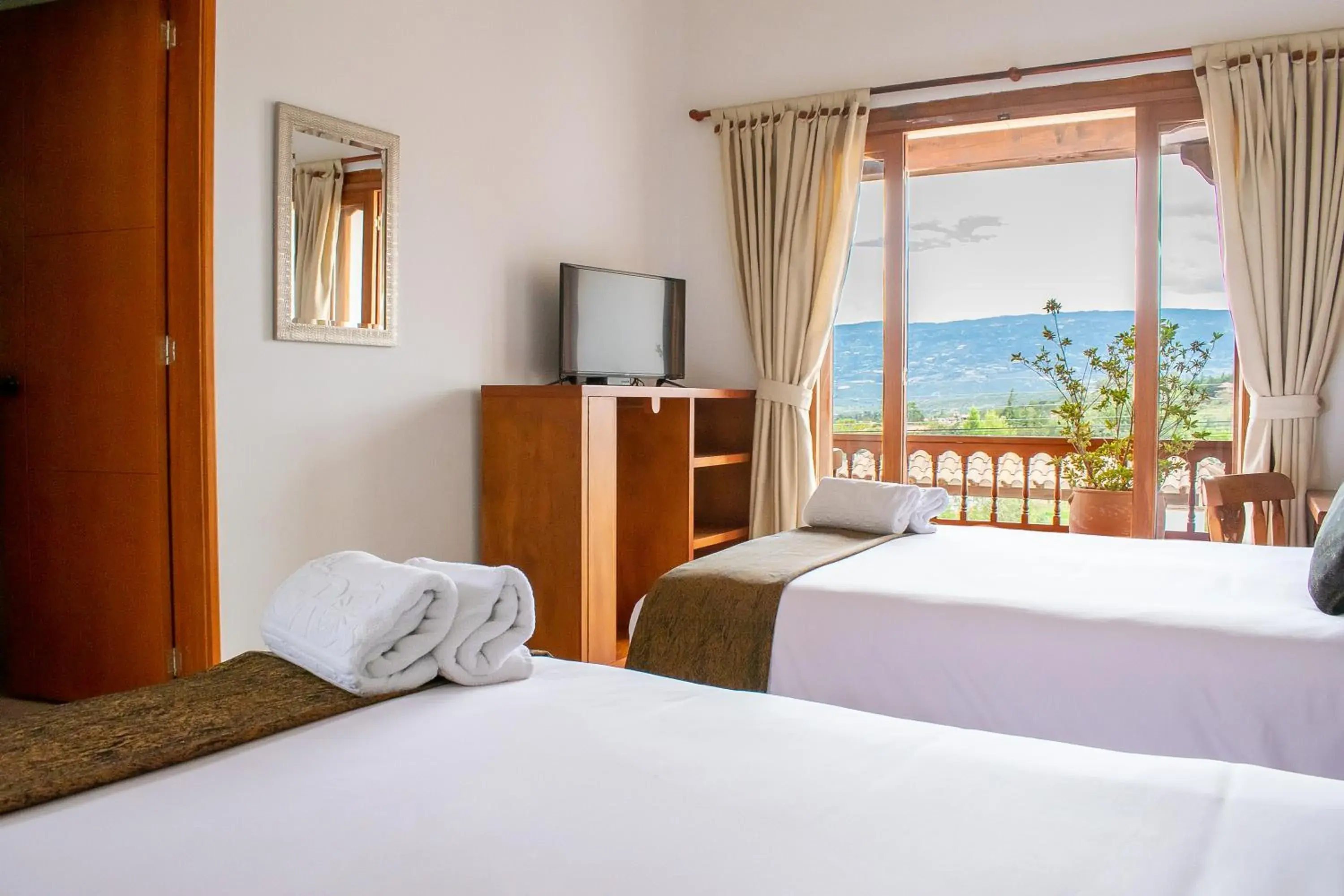 Twin Room with Balcony in Hotel El Giro Twin Room with Balcony in Hotel El Giro