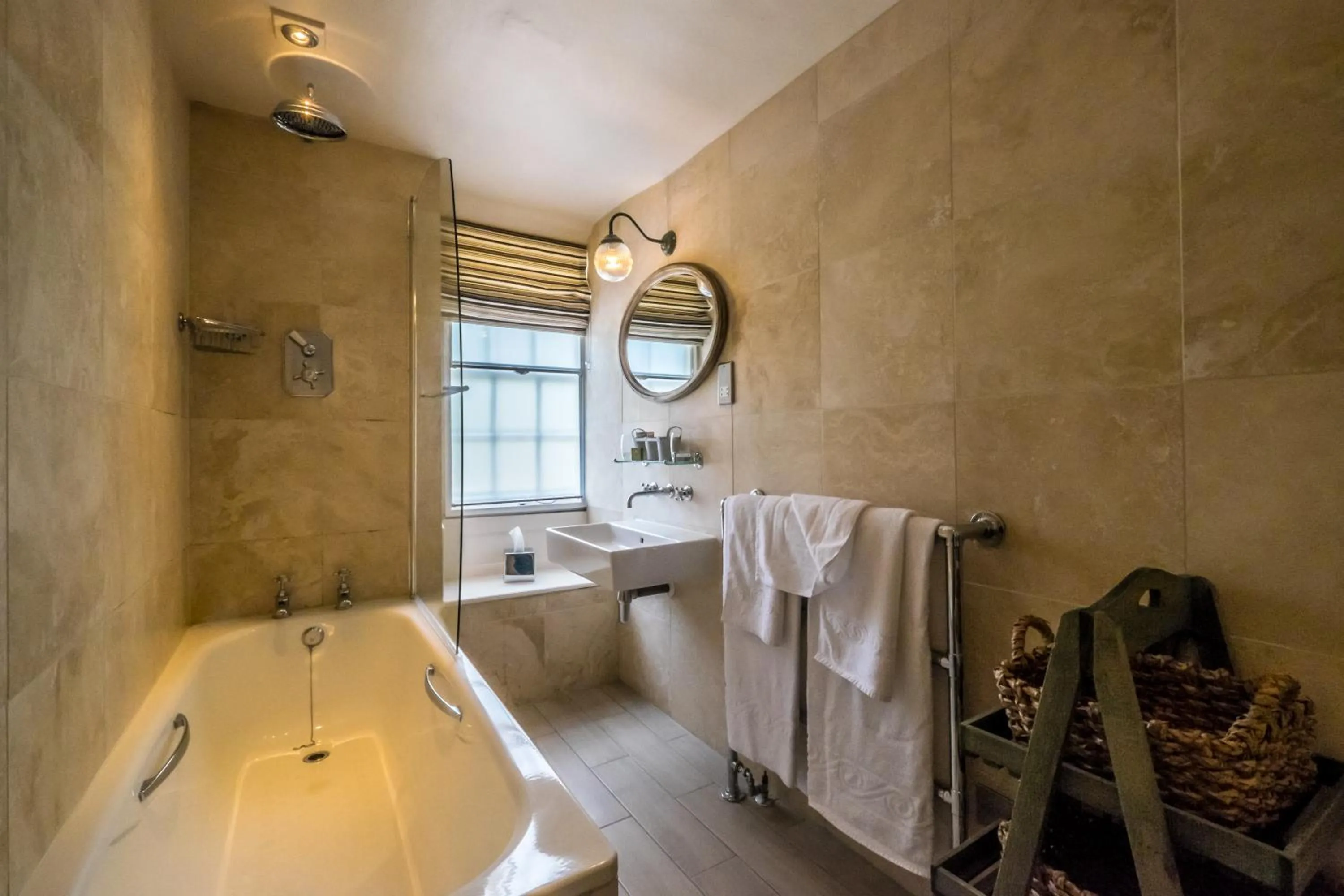 Bathroom in The Lamb Inn