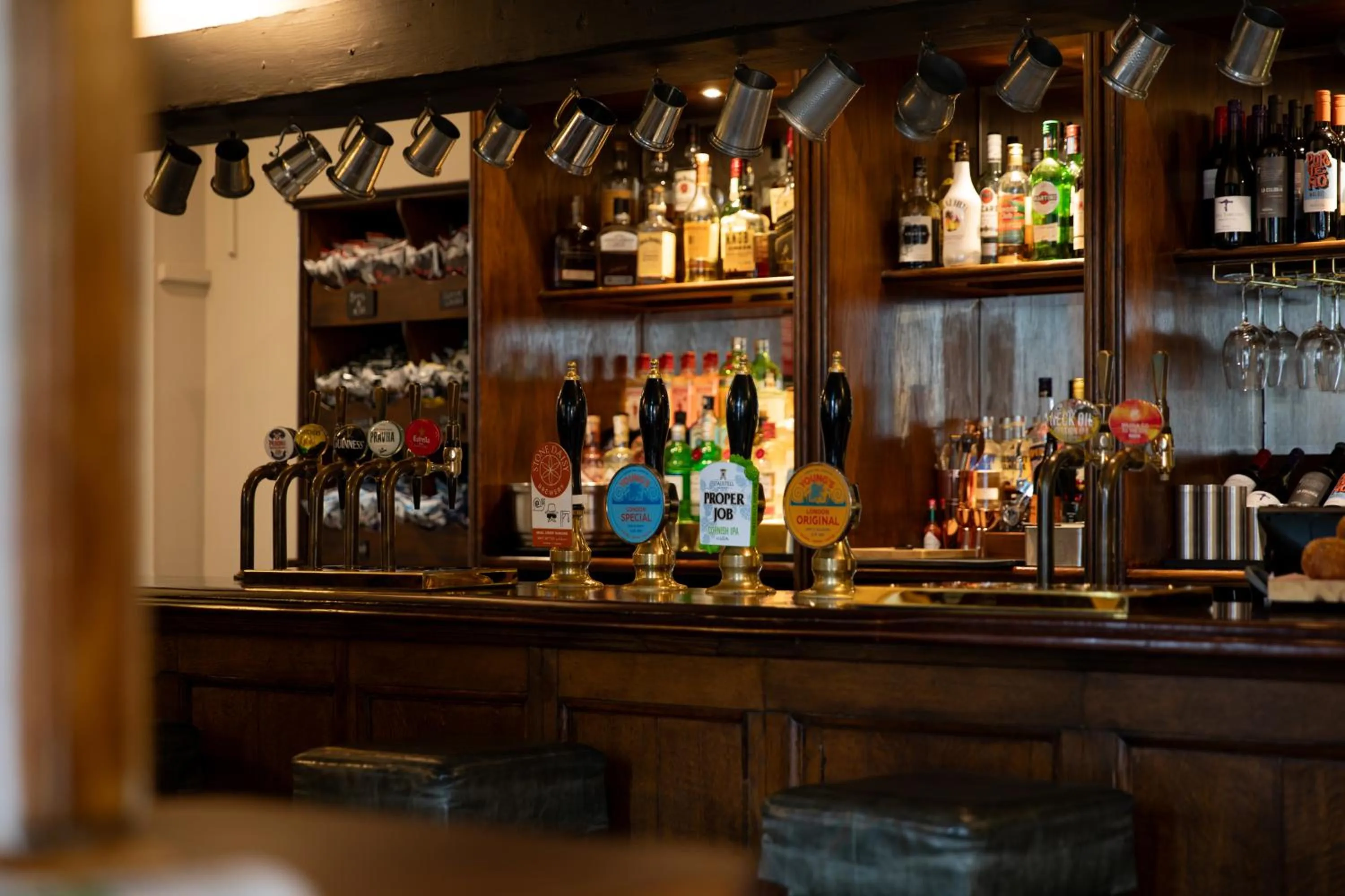 Lounge or bar in The Lamb Inn