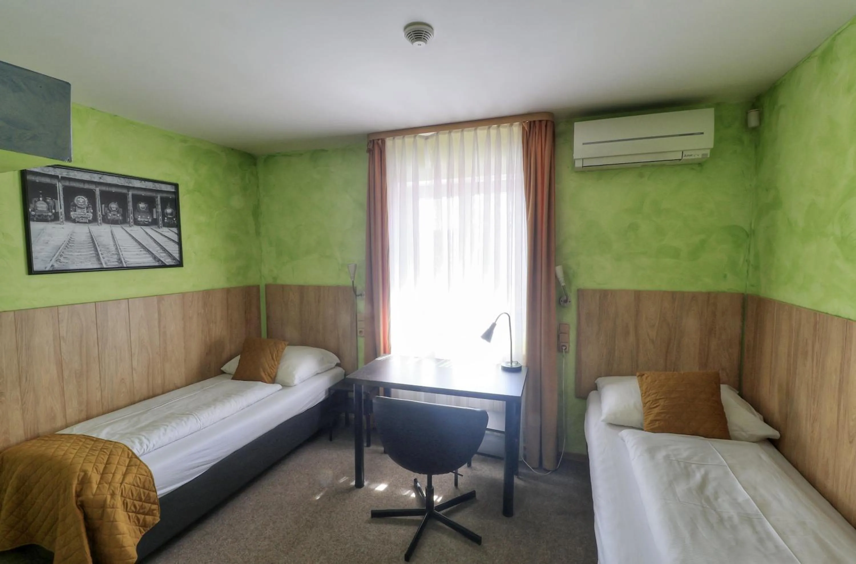 Deluxe Twin Room - single occupancy in U Admirala