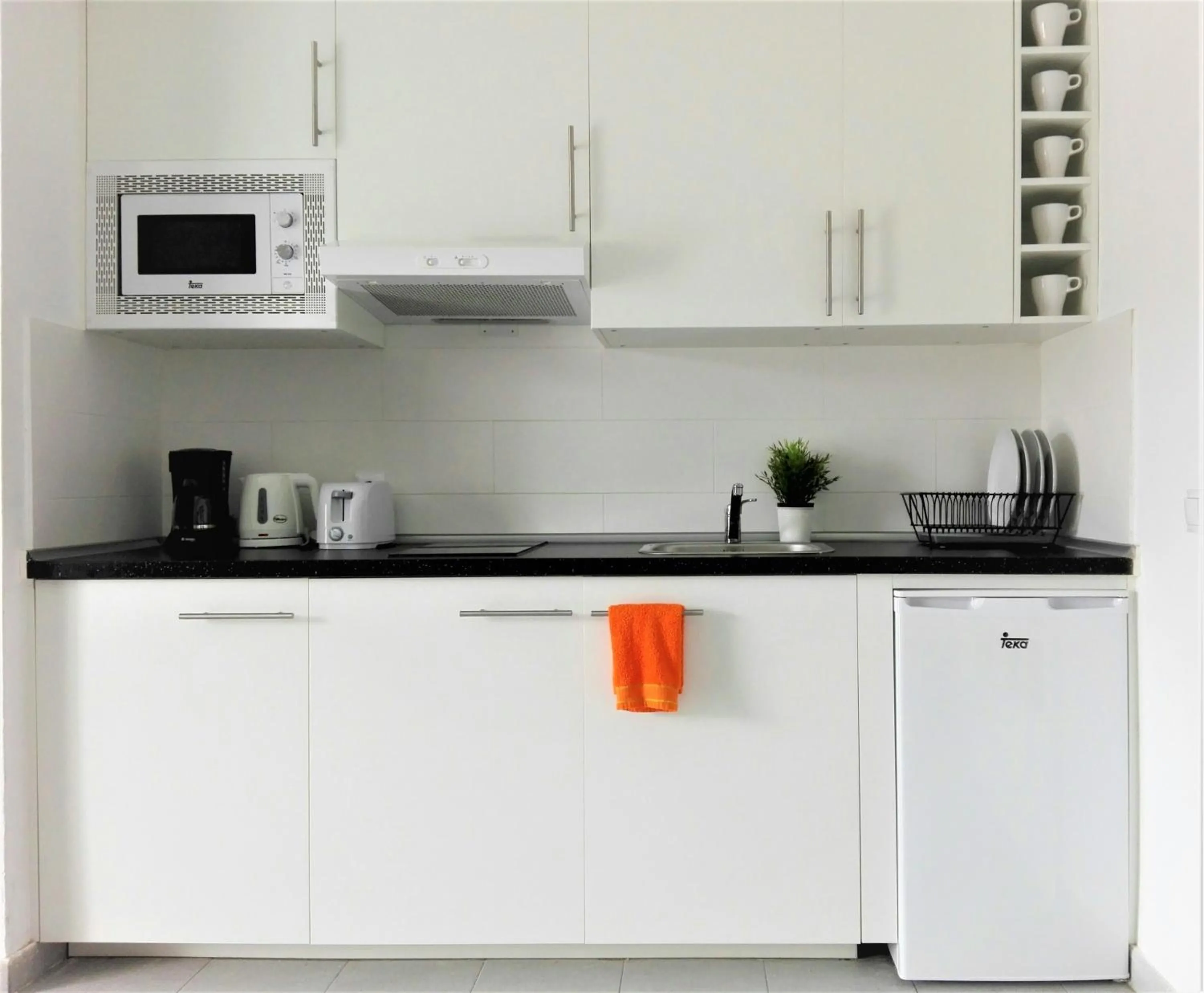 Apartamento Renovado,vistas piscina, aire acondicionado,wifi