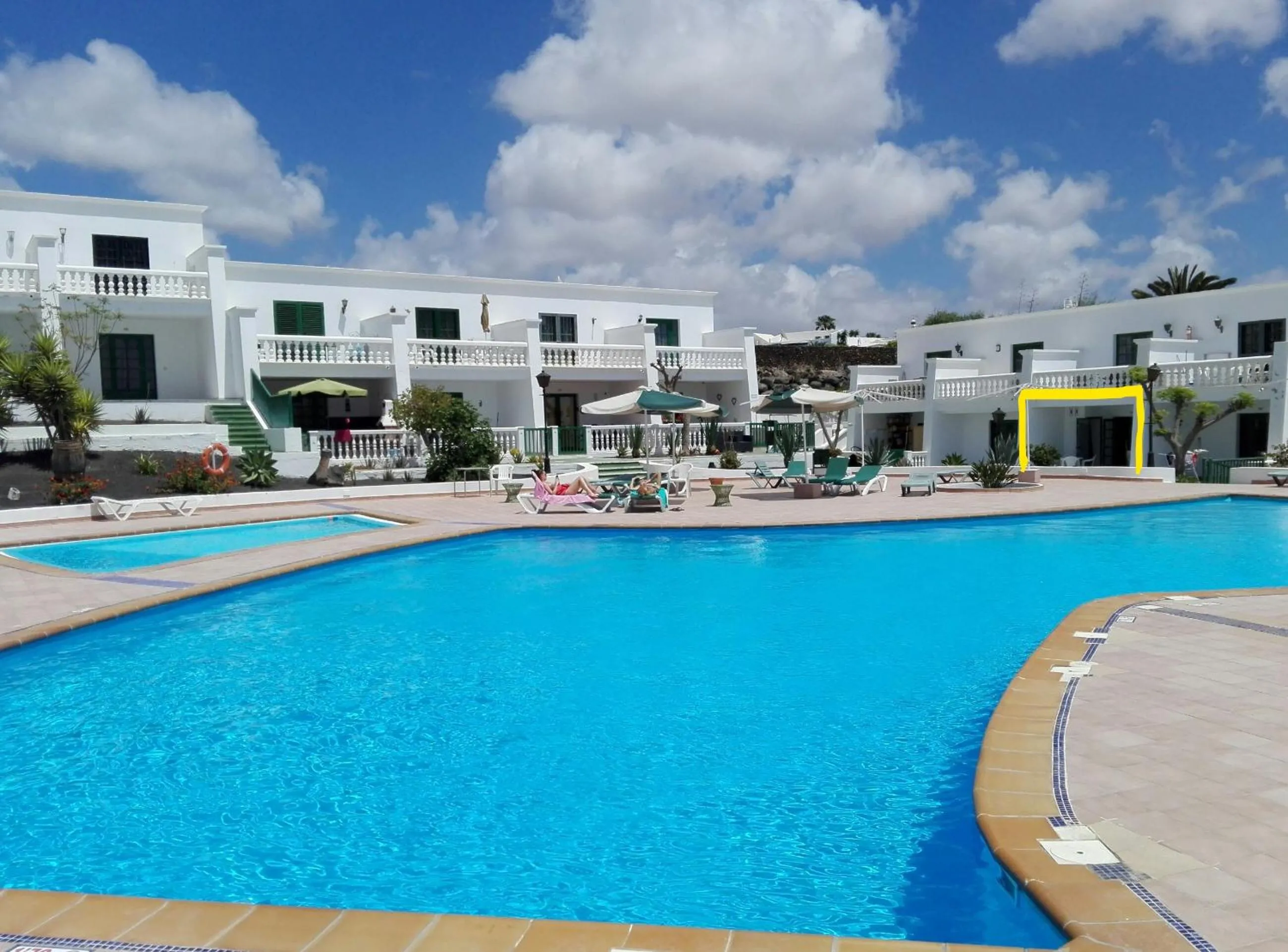 Apartamento Renovado,vistas piscina, aire acondicionado,wifi