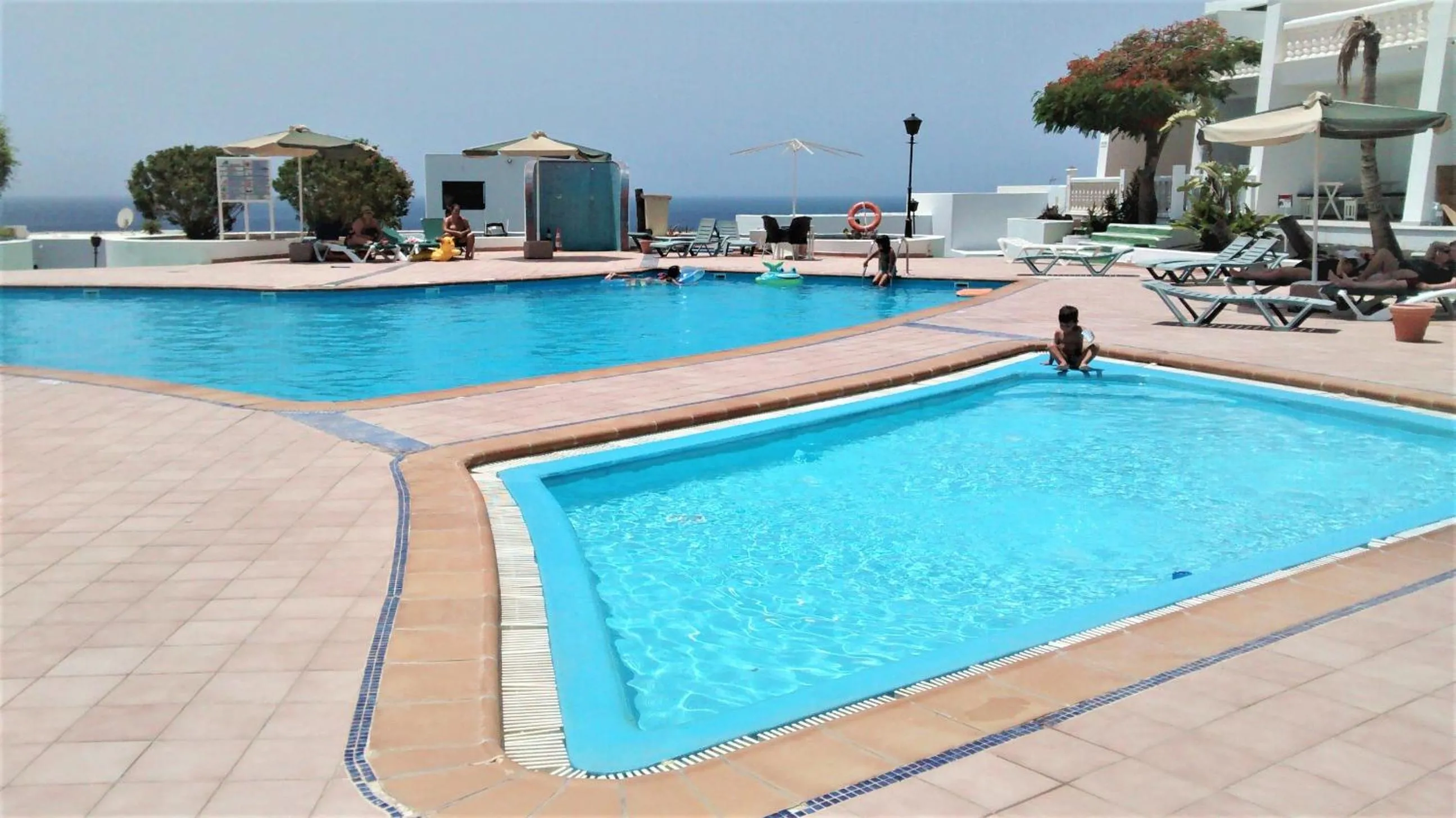 Apartamento Renovado,vistas piscina, aire acondicionado,wifi