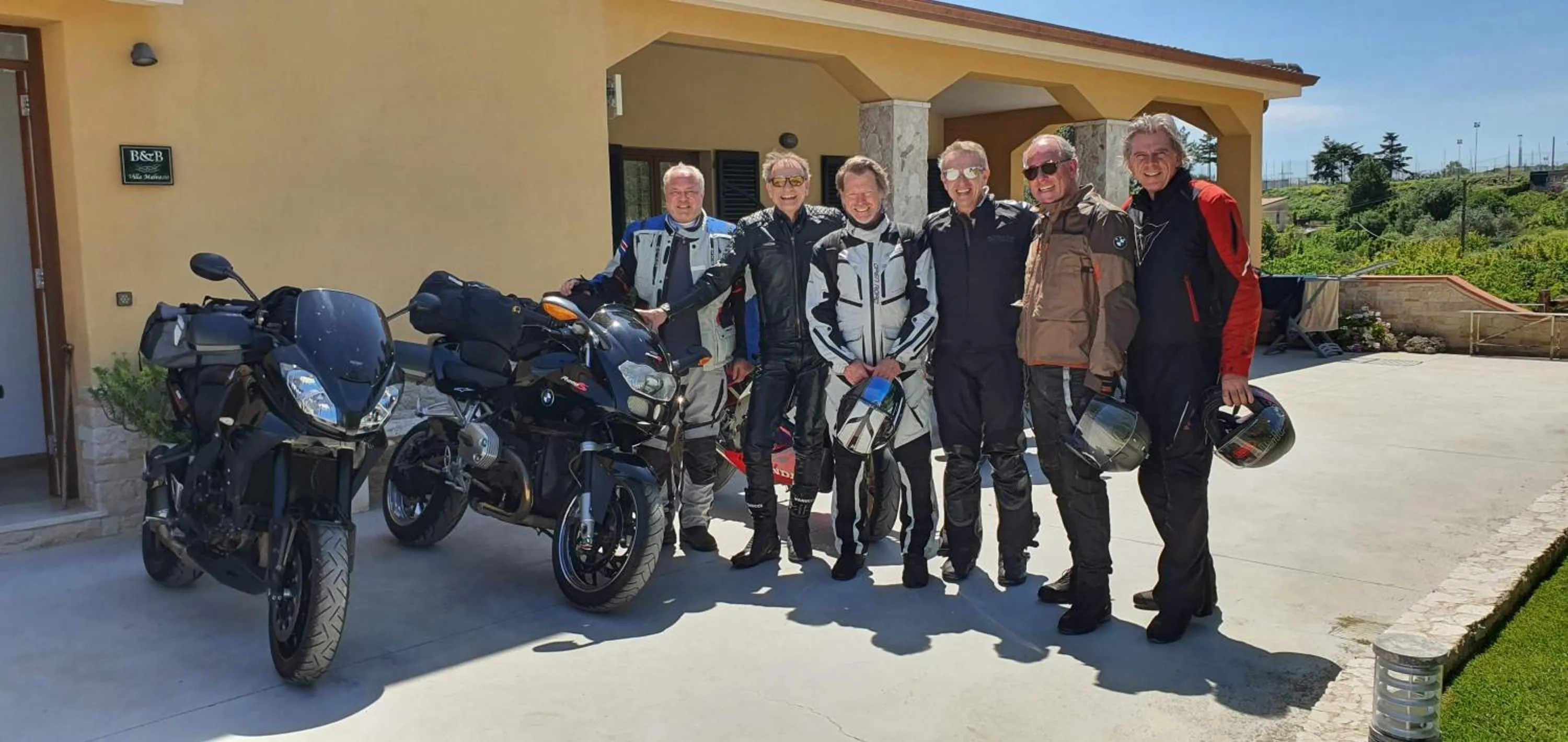 Property building in Villa Malvasio Pool and Jacuzzi Room Sassari