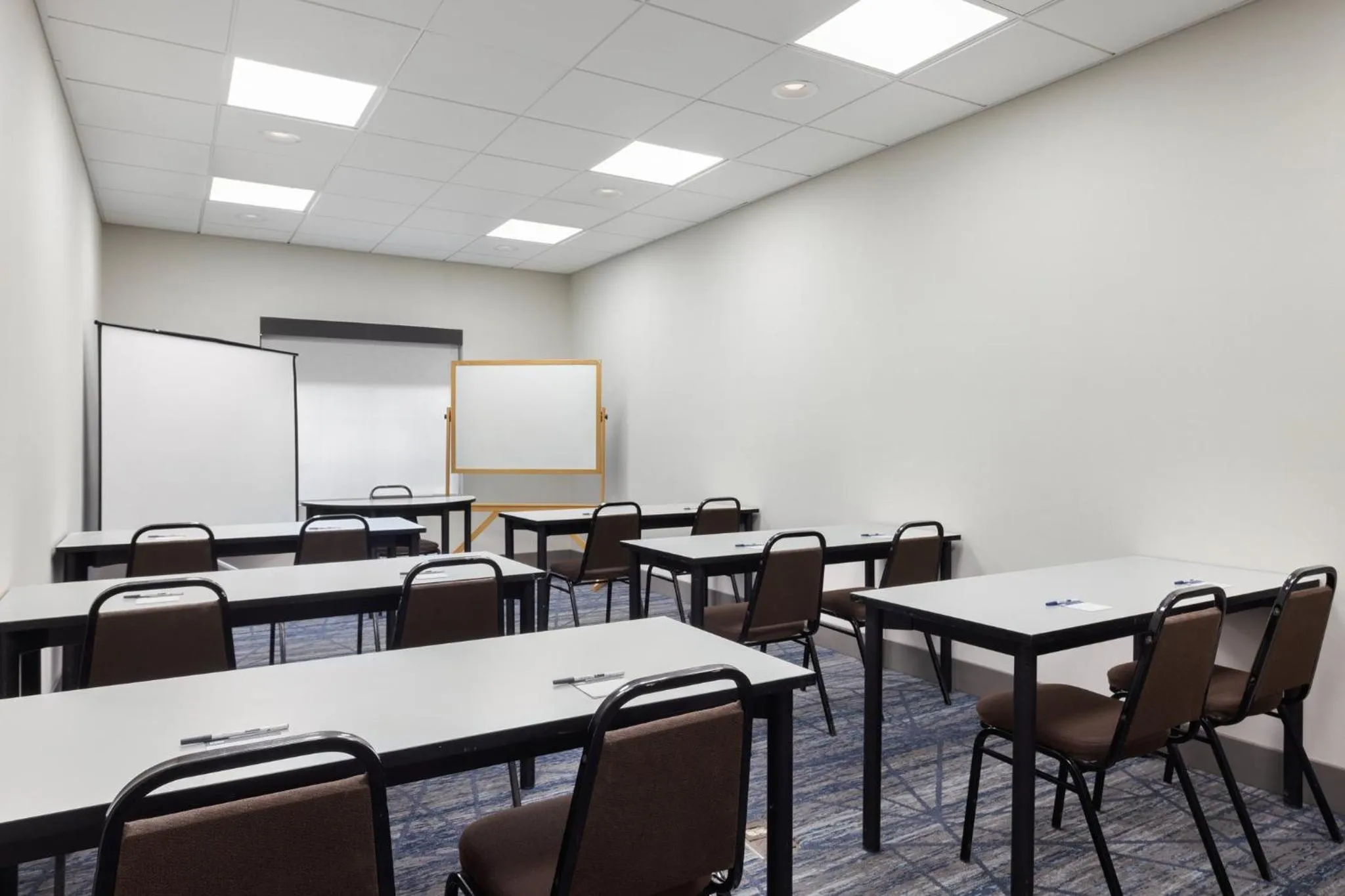 Meeting/conference room in Holiday Inn Express Savannah Airport by IHG
