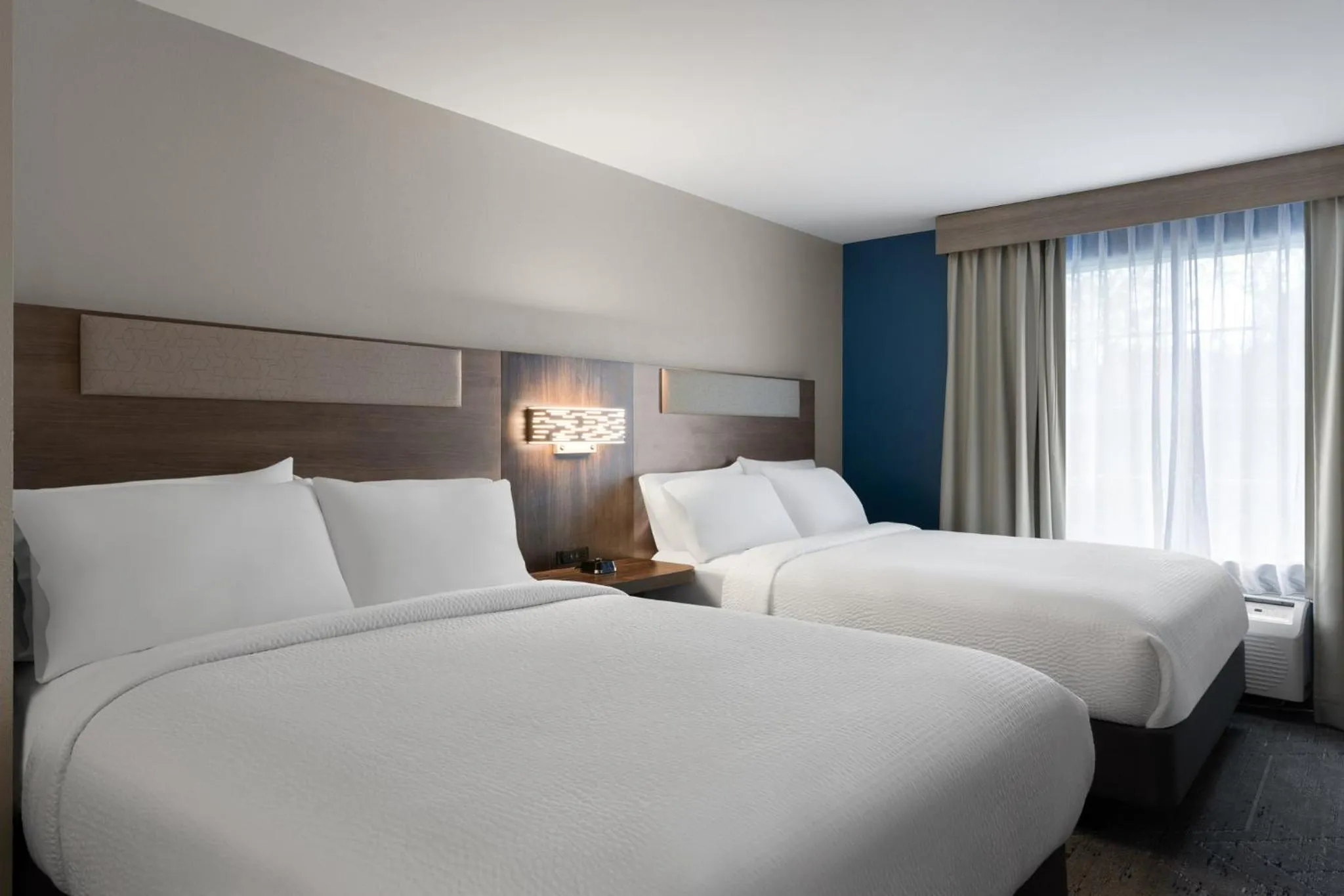 Photo of the whole room, Bed in Holiday Inn Express Savannah Airport by IHG