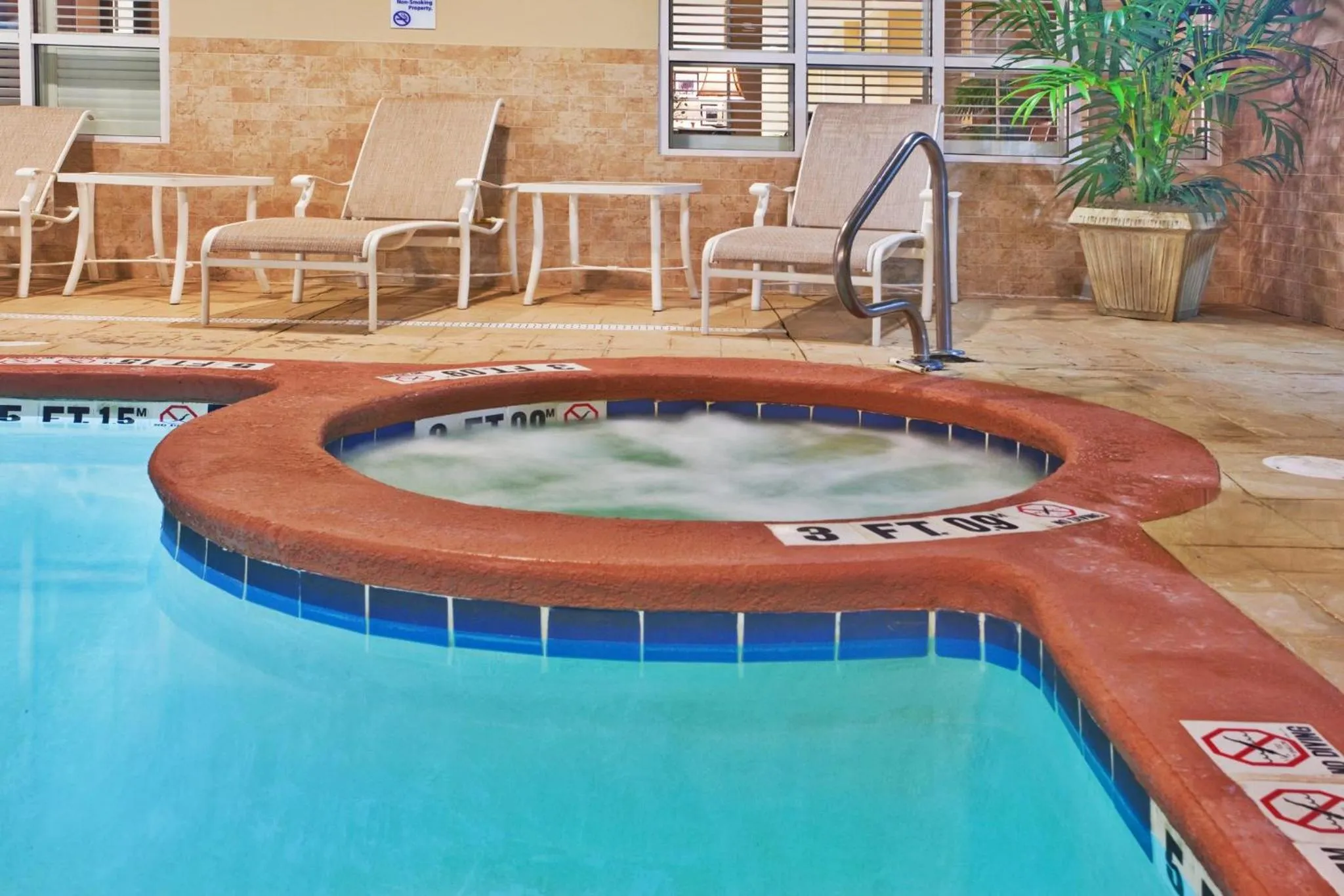 Swimming pool in Holiday Inn Express Savannah Airport by IHG