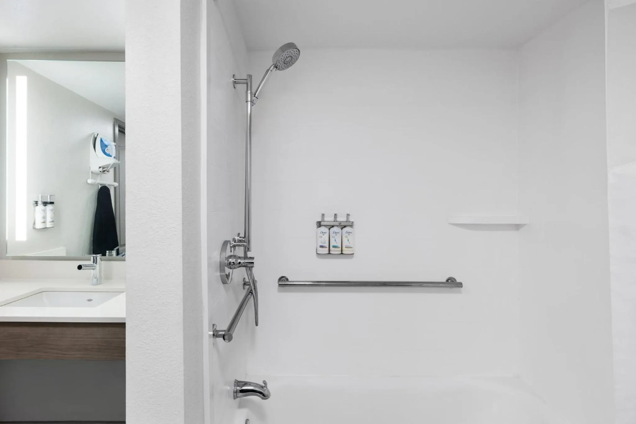 Photo of the whole room in Holiday Inn Express Savannah Airport by IHG