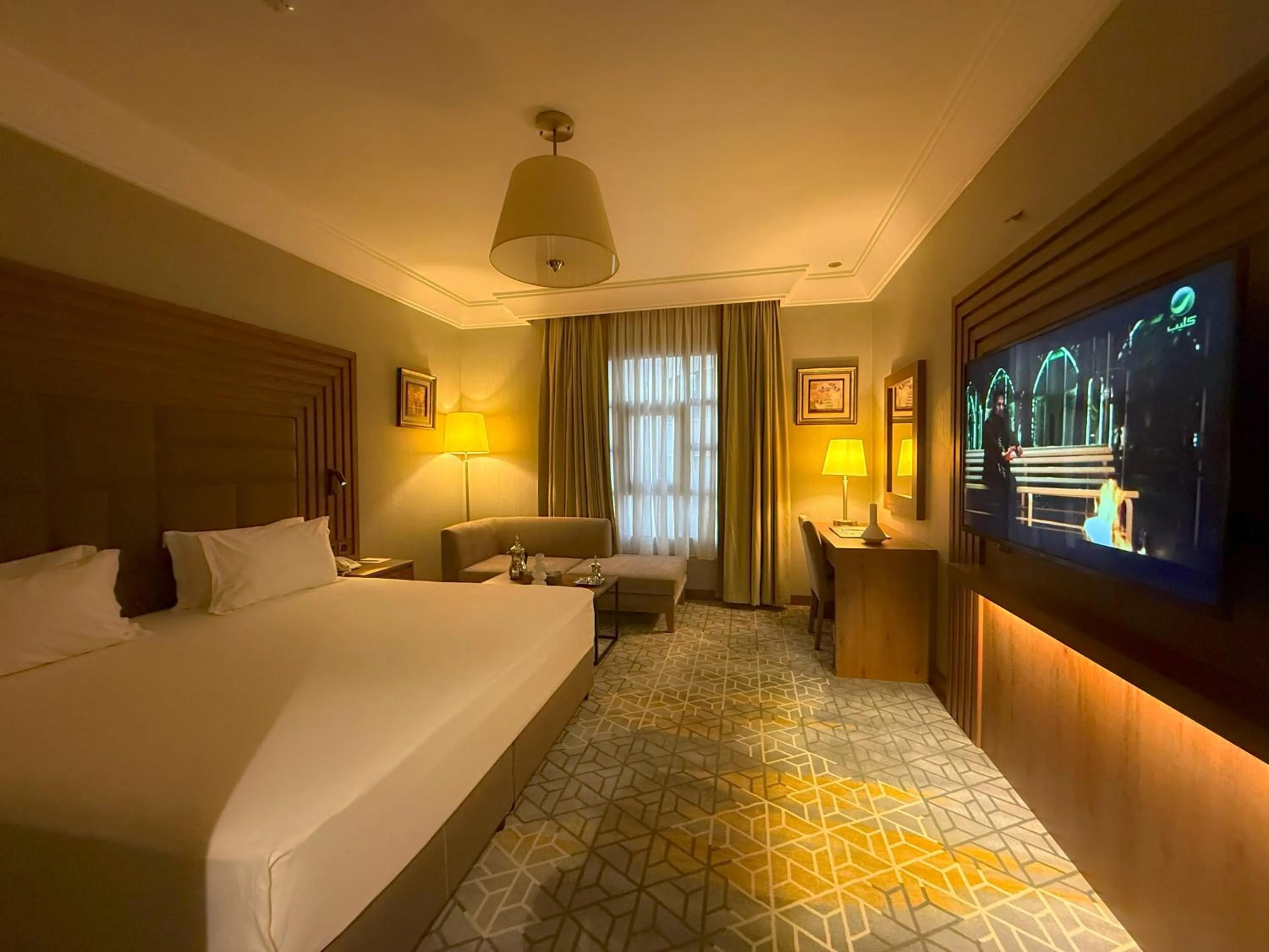 Bedroom, Bed in Crown Town Hotel