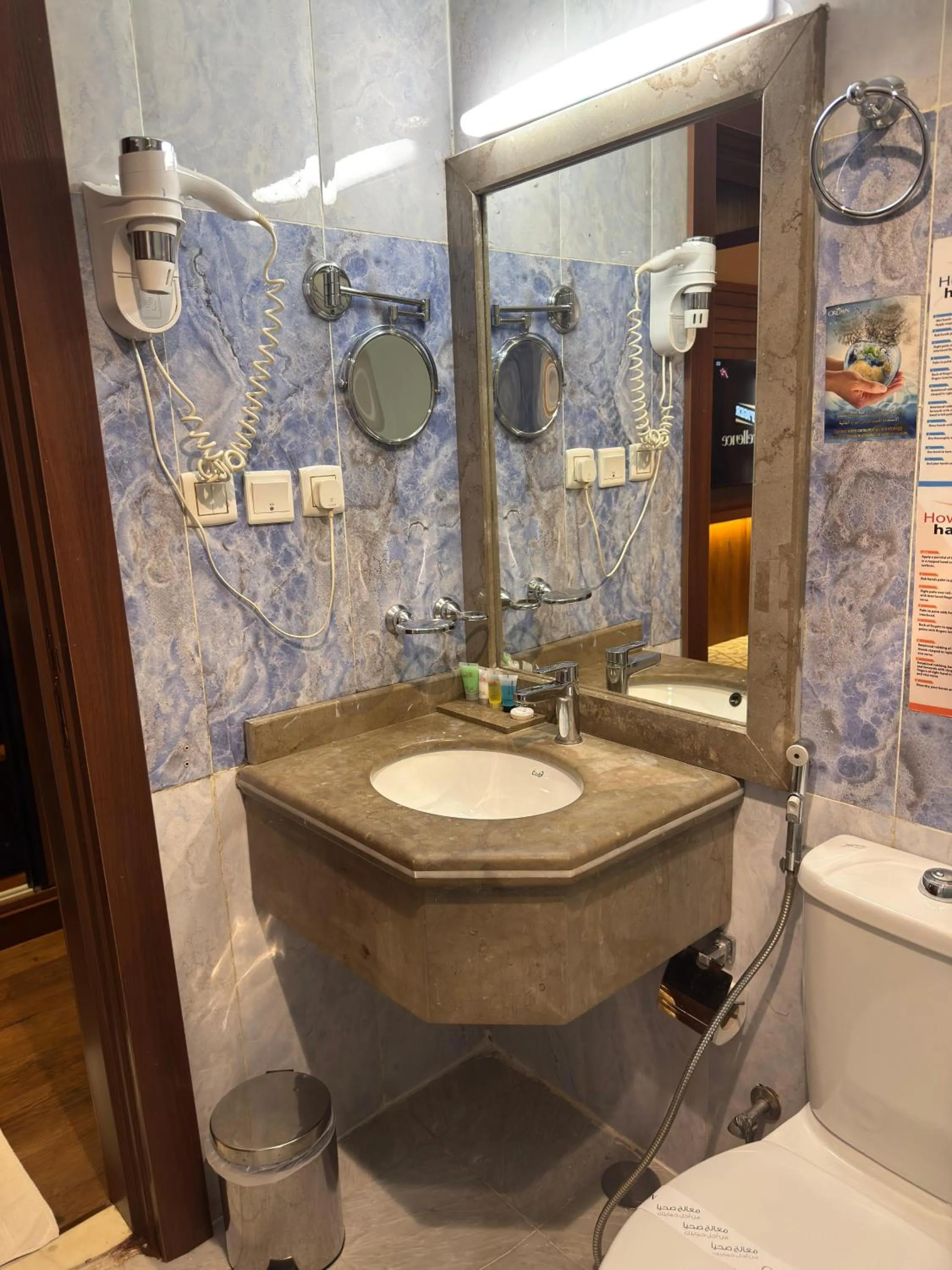 Toilet in Crown Town Hotel