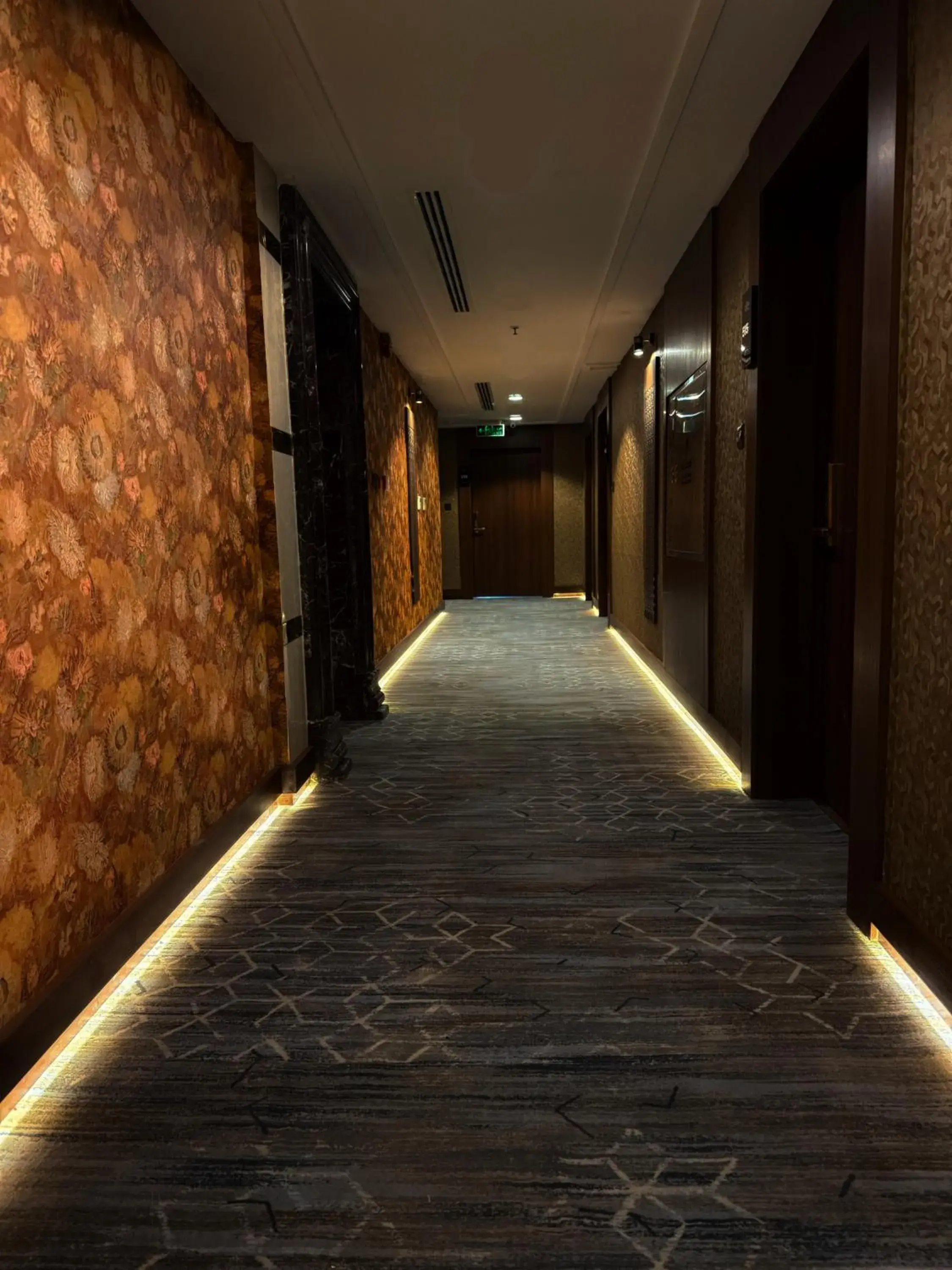 Property building in Crown Town Hotel Property building in Crown Town Hotel