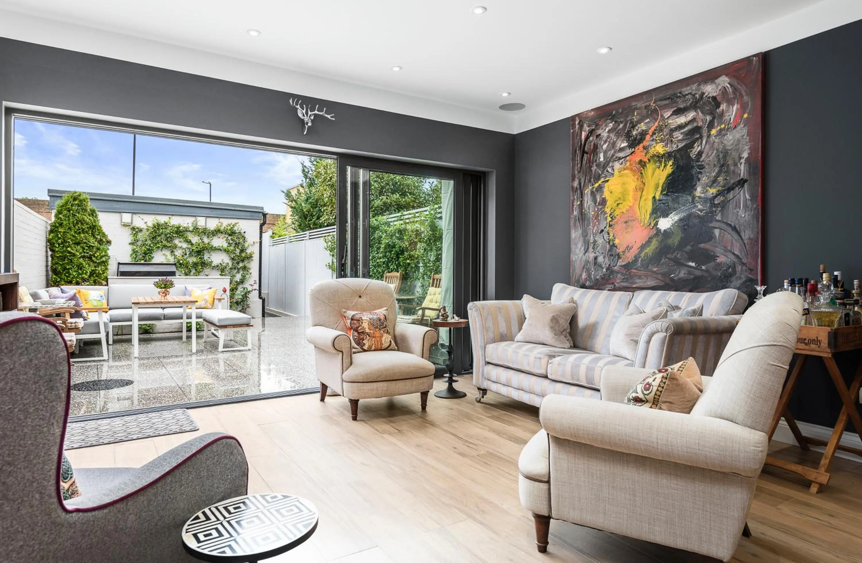 Communal lounge/ TV room in Windsorian Experience