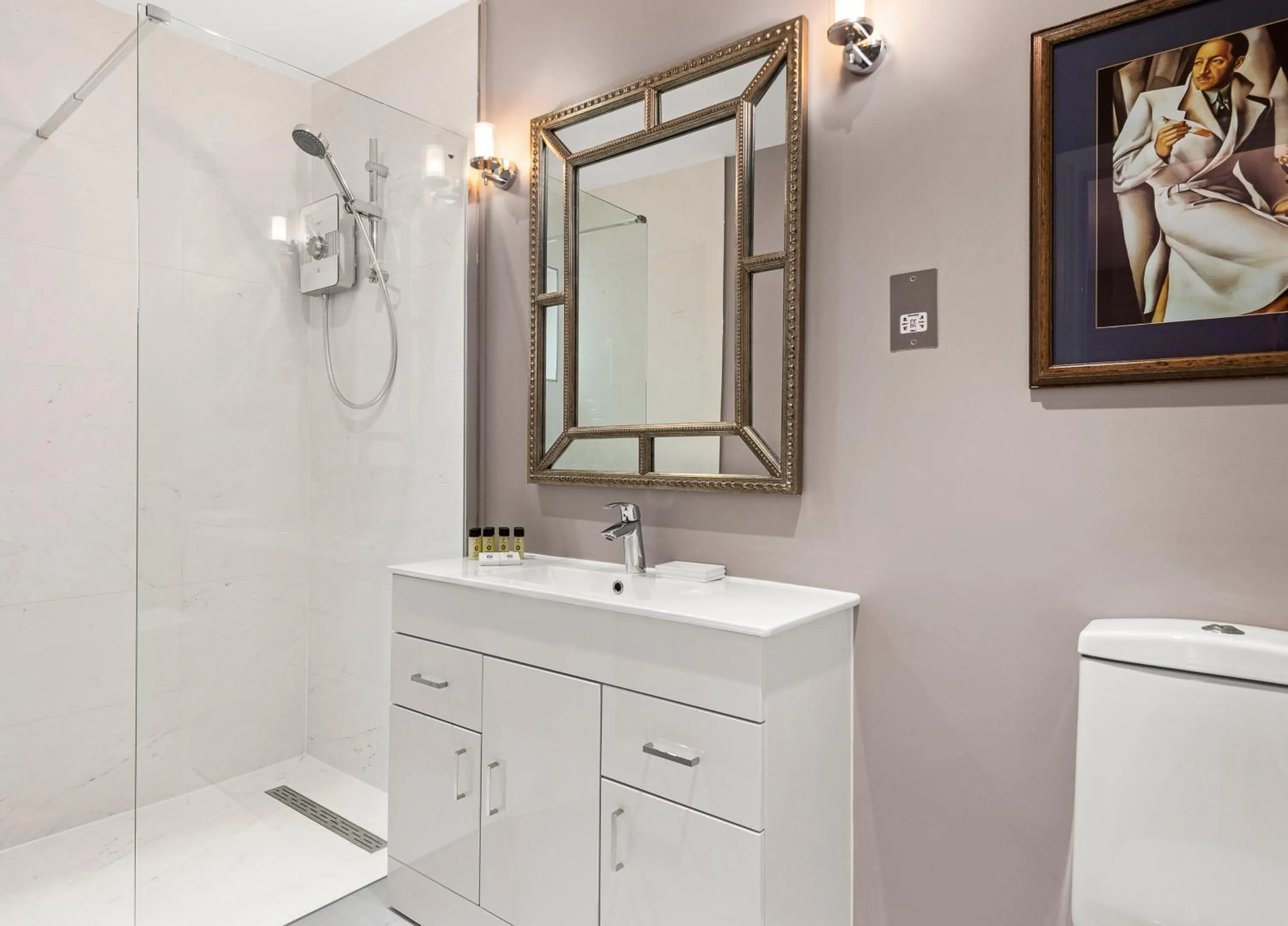 Bathroom in Windsorian Experience