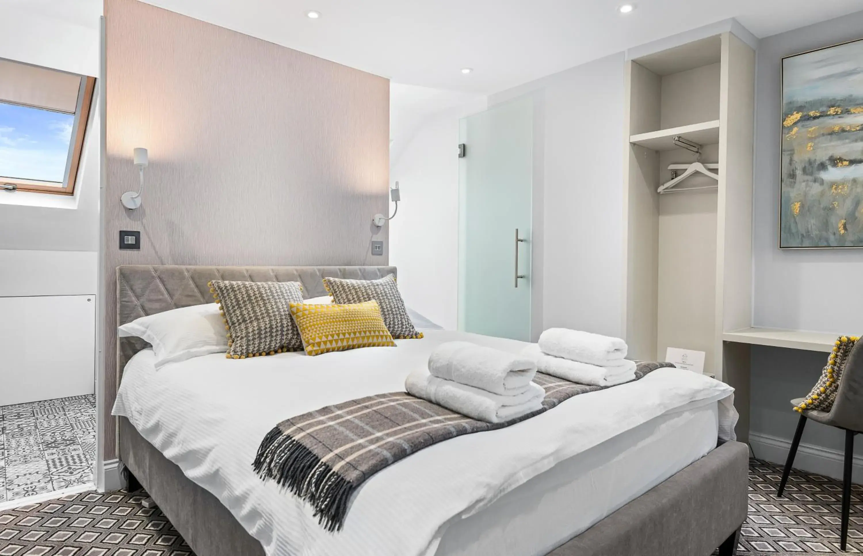 Two-Bedroom Suite in Windsorian Experience Two-Bedroom Suite in Windsorian Experience