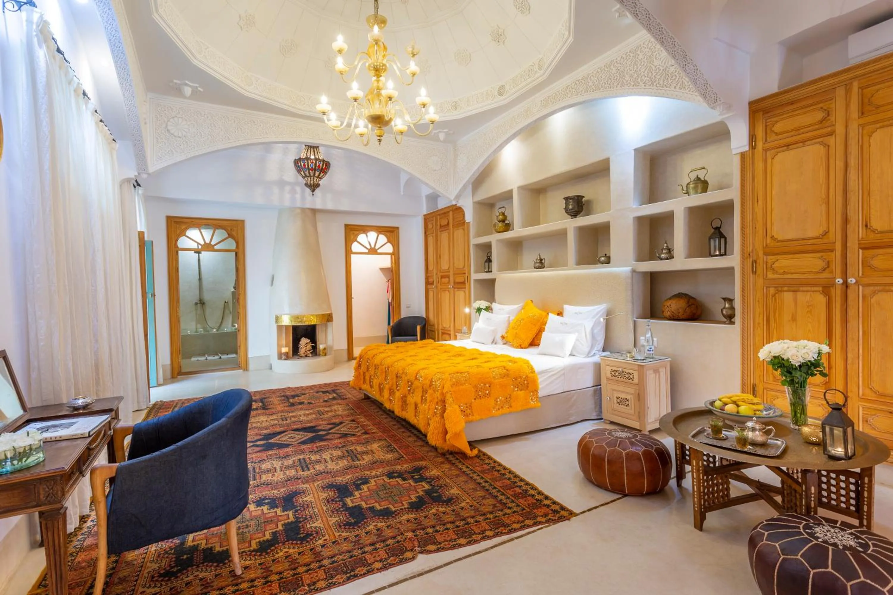 Living room, Bed in Riad Azahar