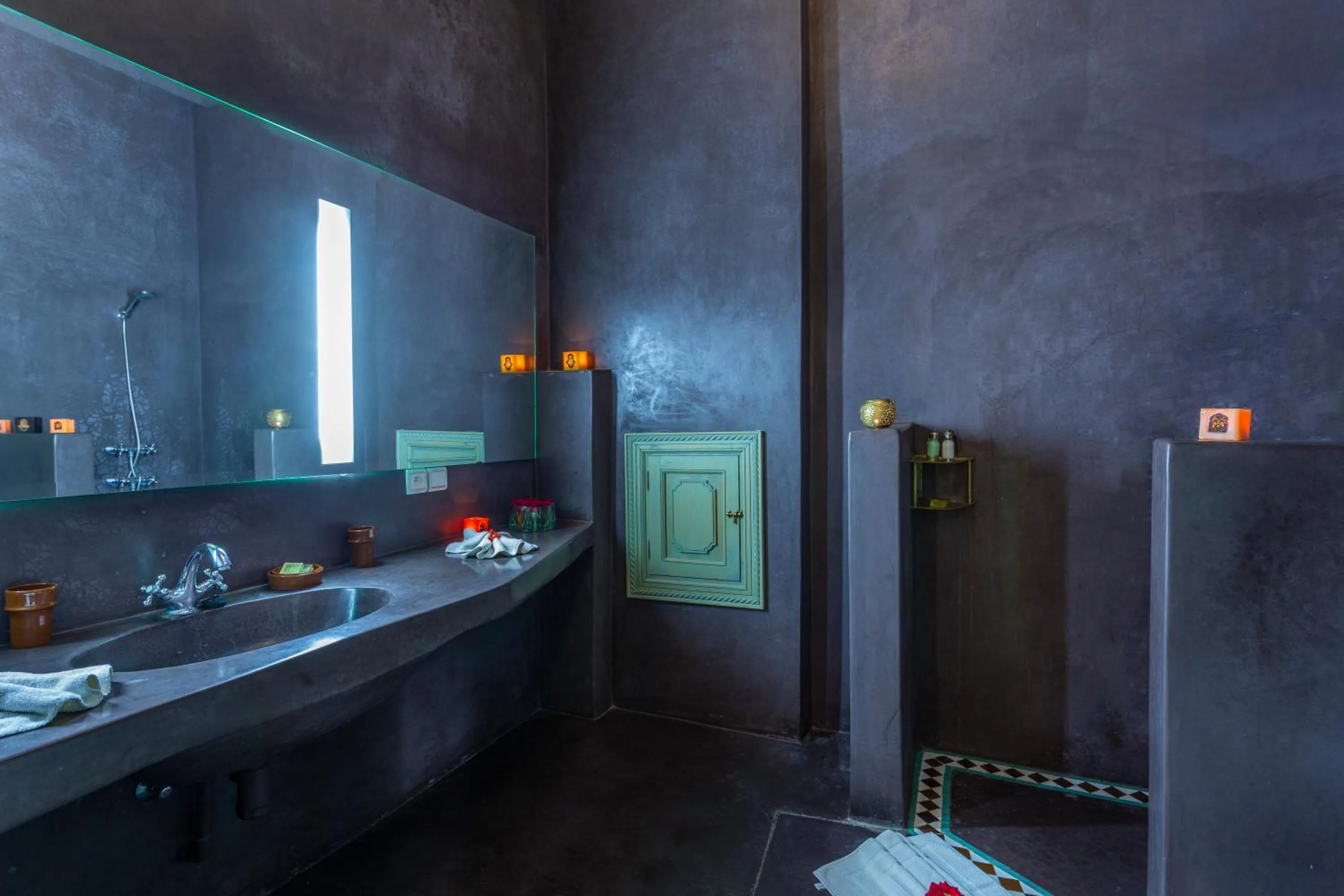 Shower in Riad Azahar