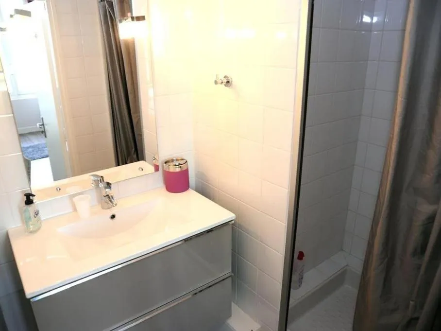 Bathroom in Face Au Jardin