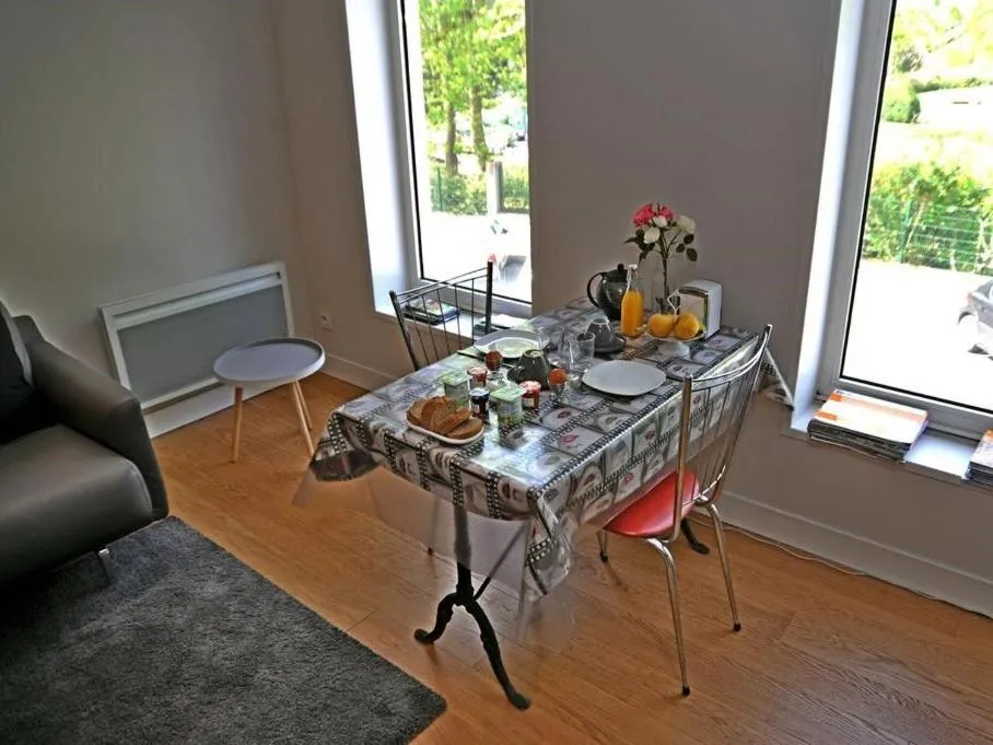 Dining area in Face Au Jardin