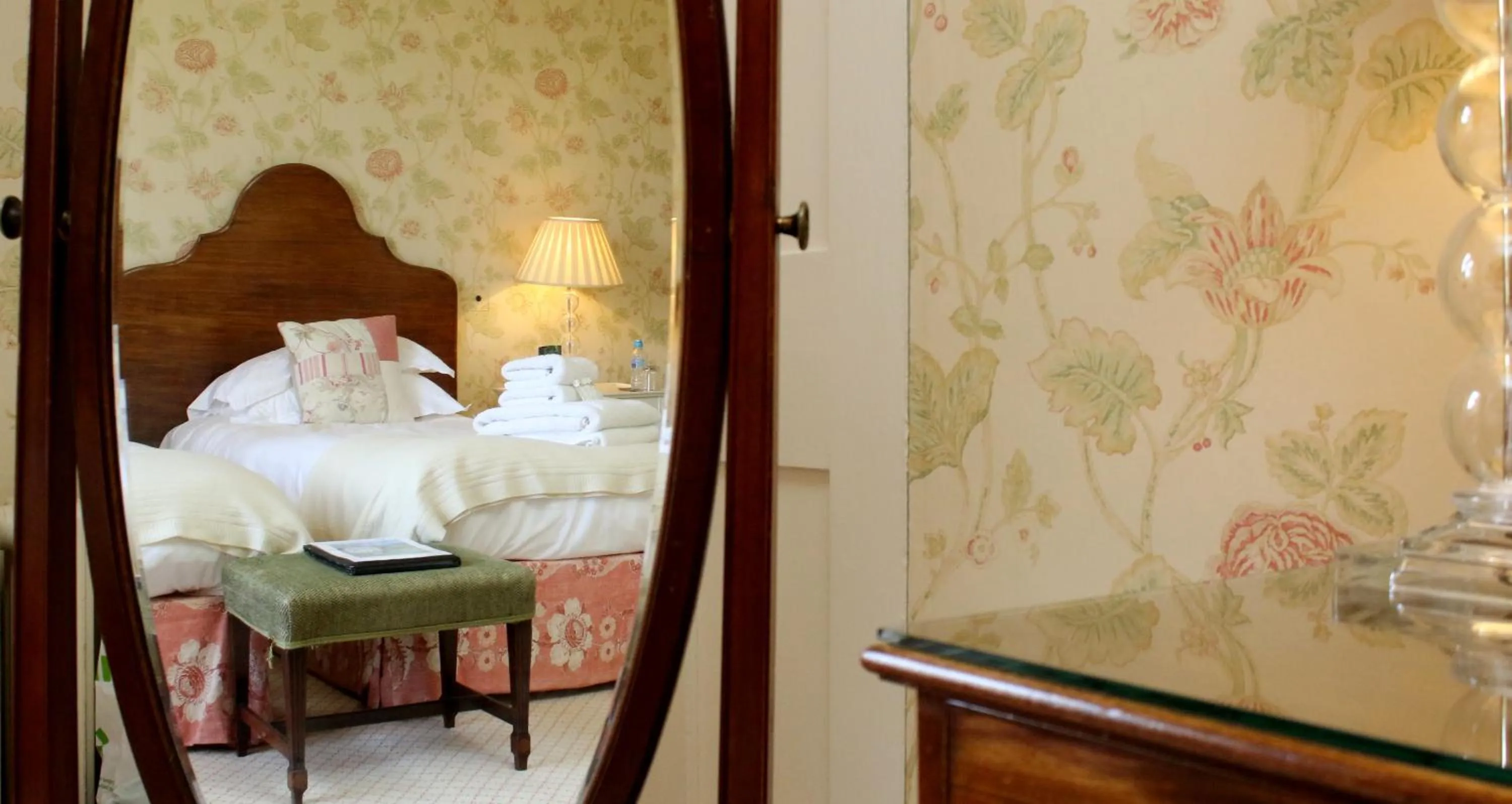 Bed in Aylworth Manor