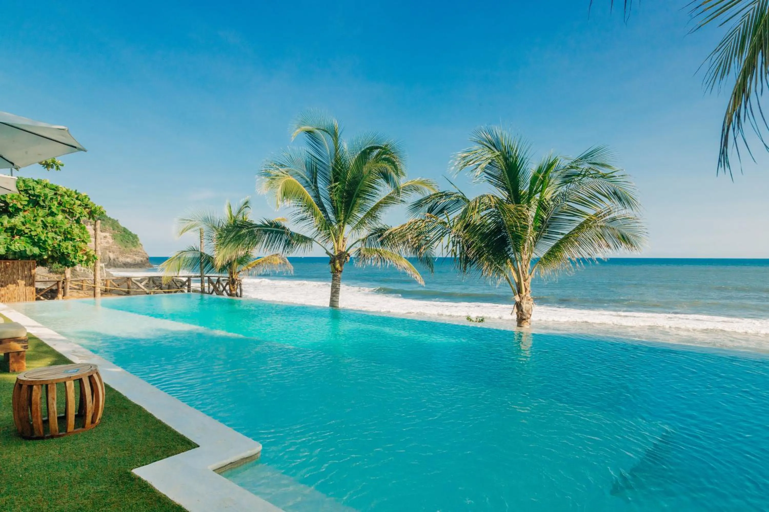 Puro Surf Hotel & Performance Academy