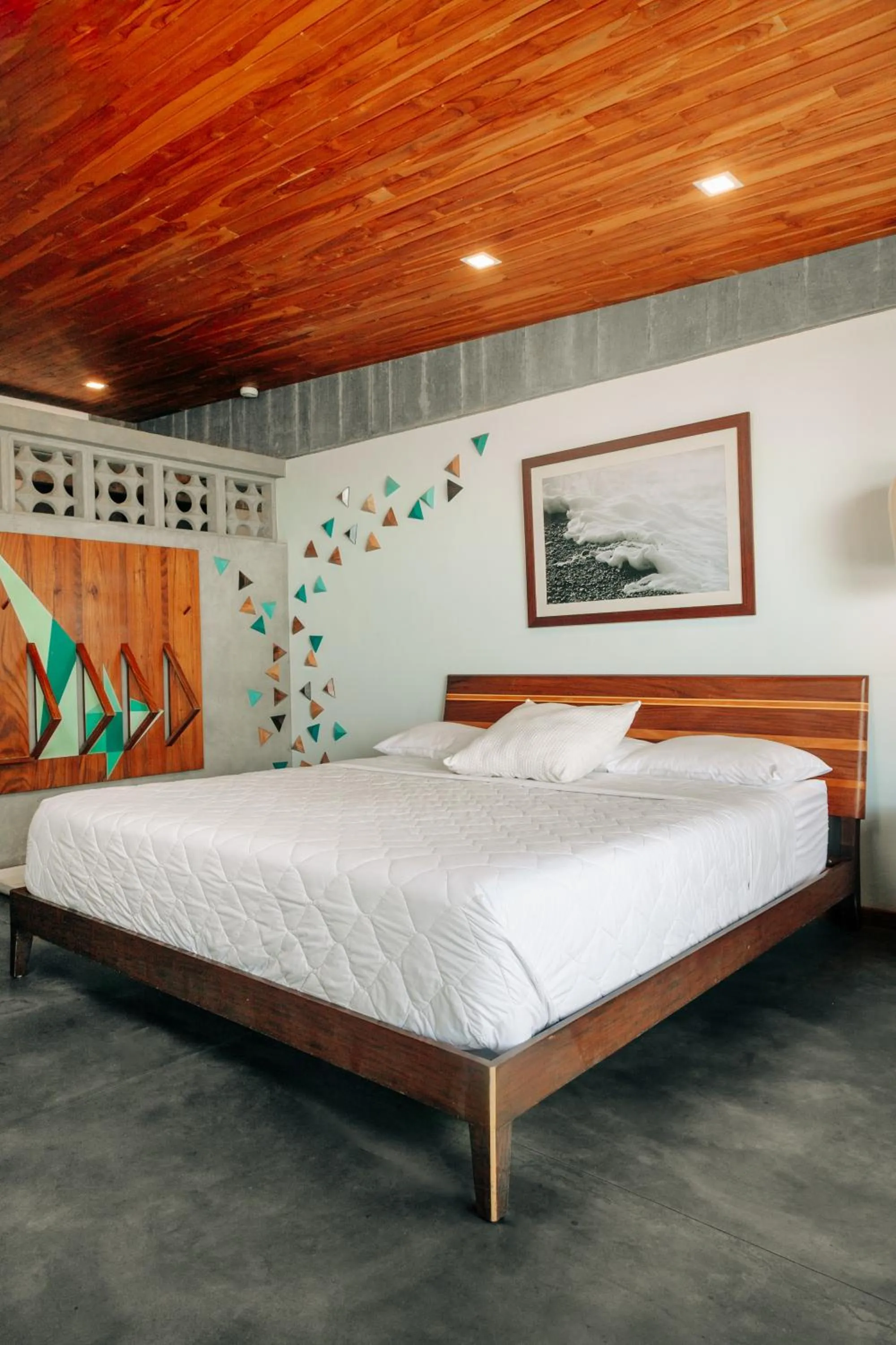 Bed in Puro Surf Hotel & Performance Academy