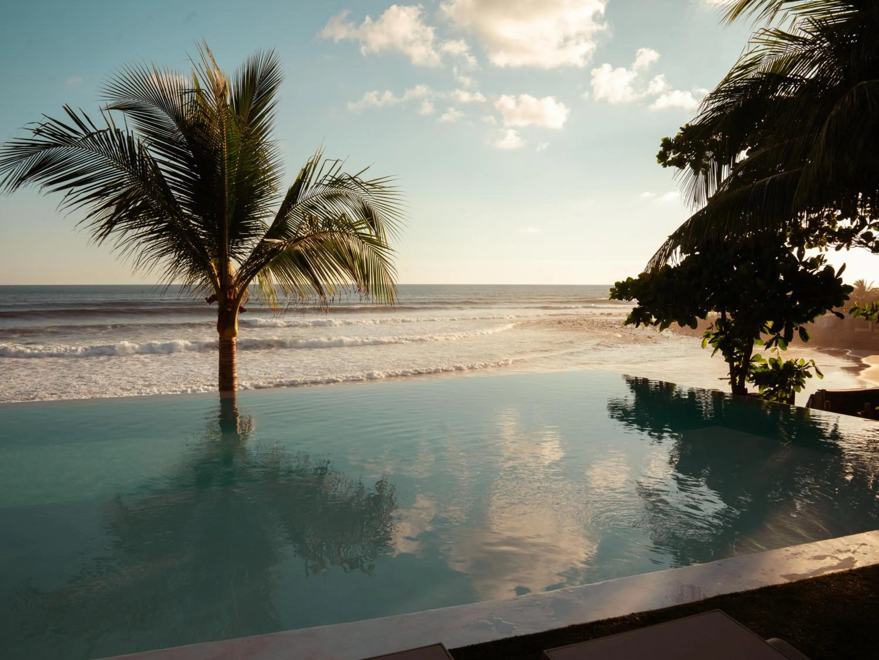 Puro Surf Hotel & Performance Academy