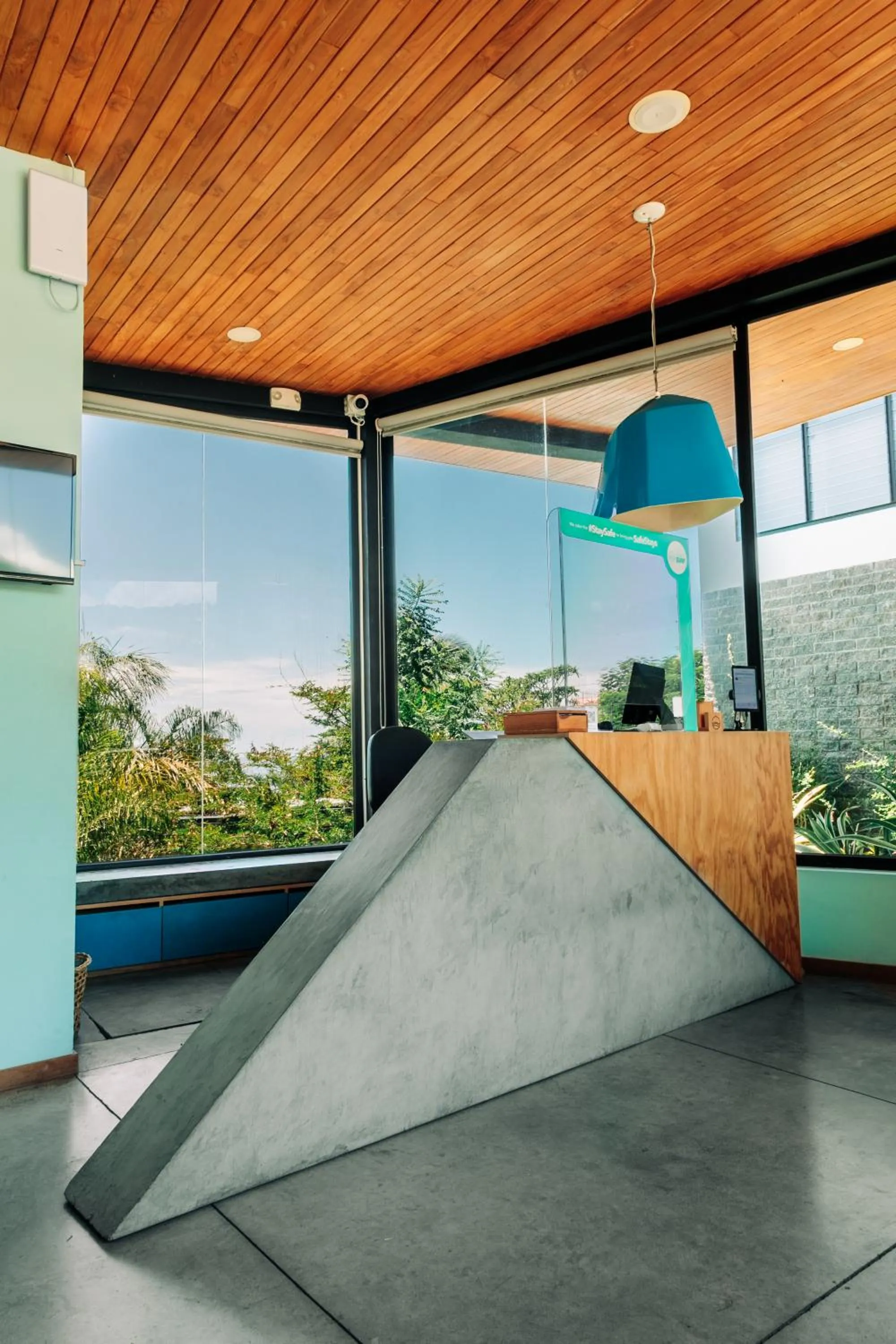 Puro Surf Hotel & Performance Academy