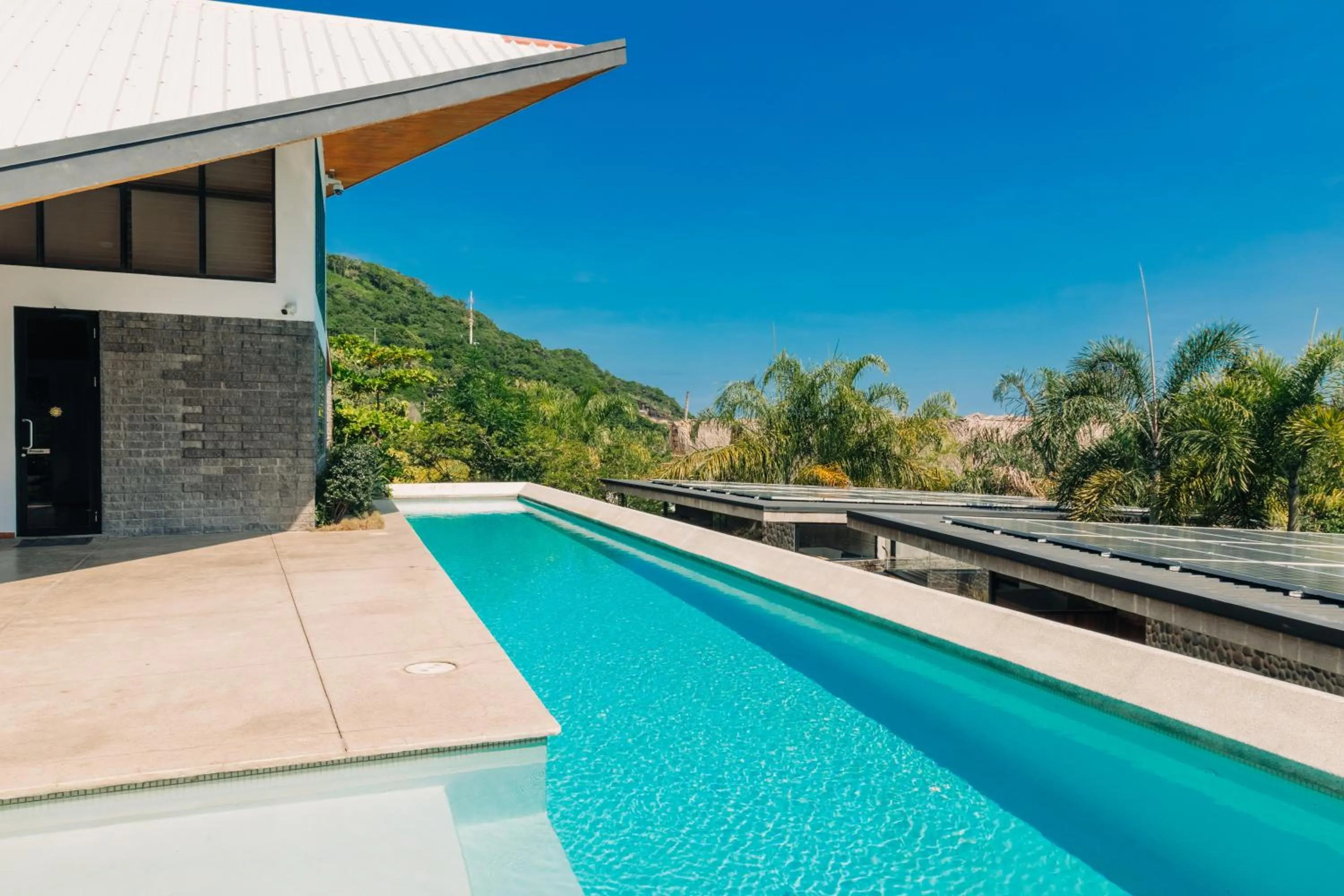 Puro Surf Hotel & Performance Academy