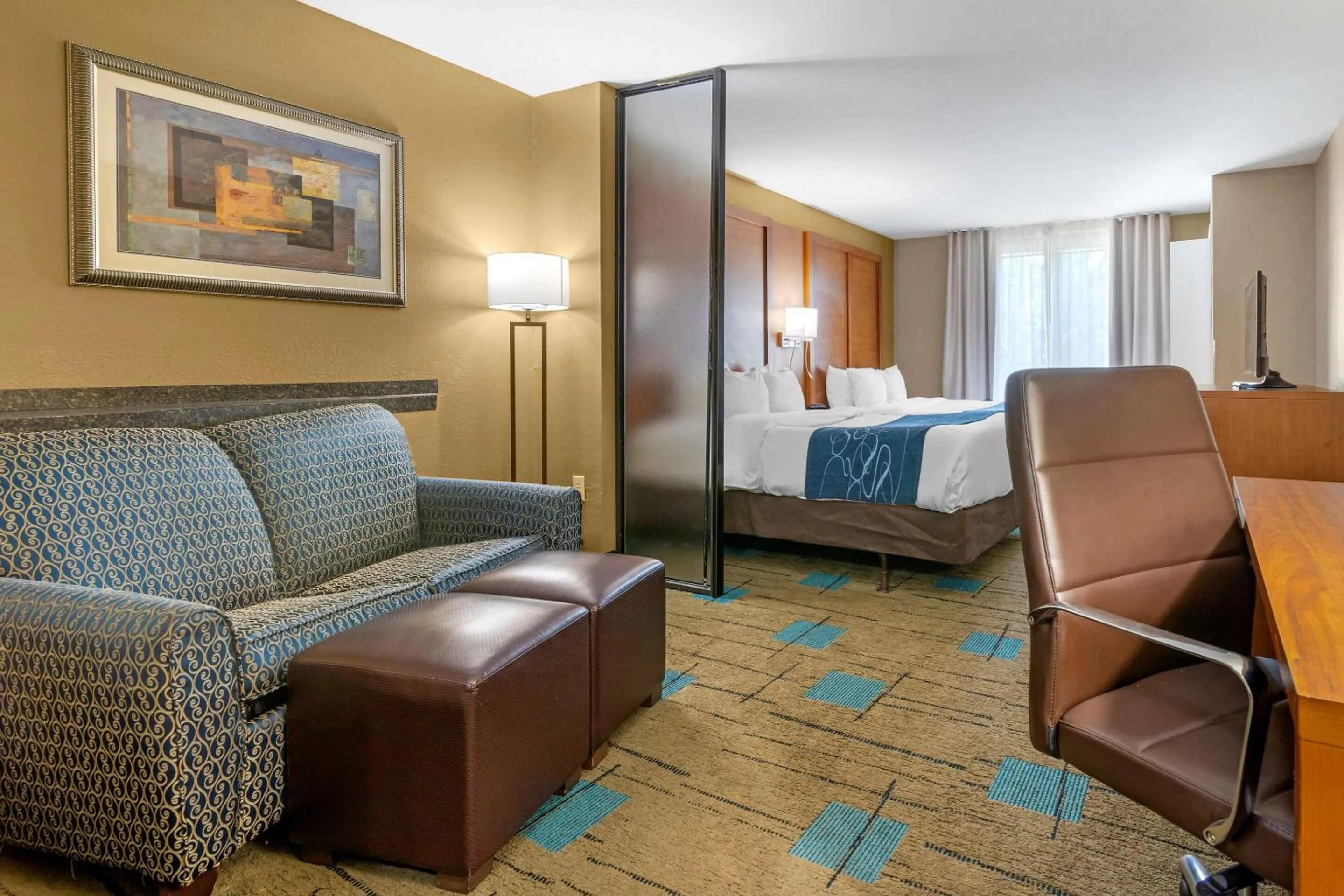 Photo of the whole room, Bed in Comfort Suites near MCAS Beaufort