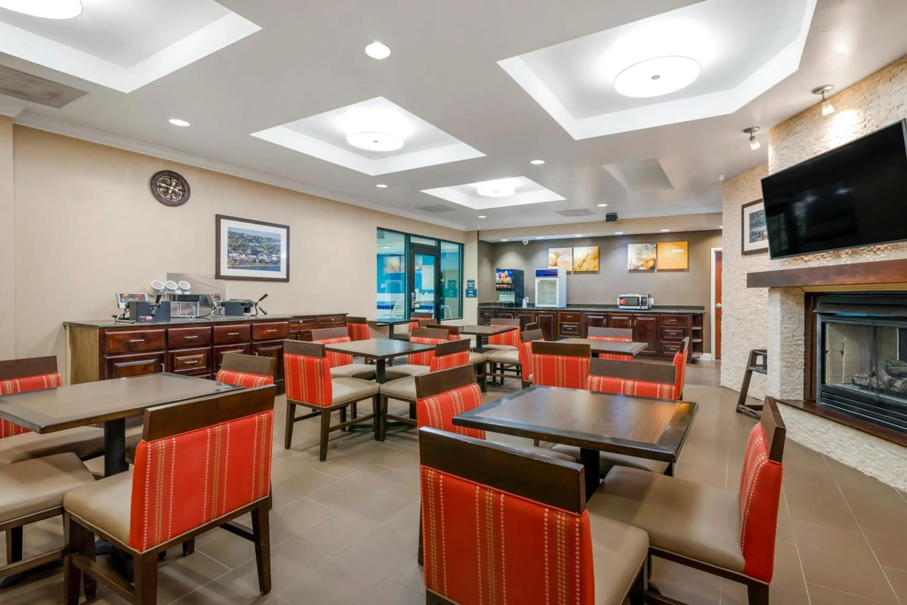 Breakfast in Comfort Suites near MCAS Beaufort Breakfast in Comfort Suites near MCAS Beaufort