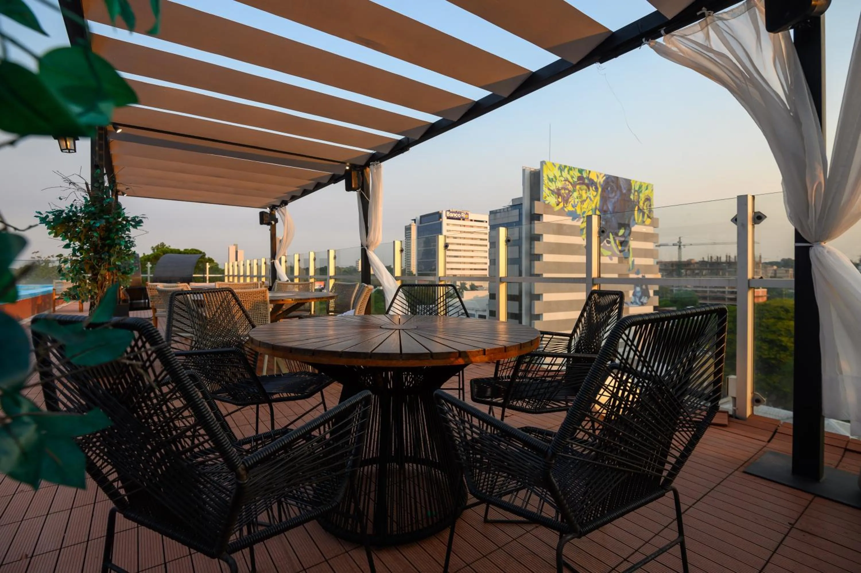 Lounge or bar in Five Hotel & Residences