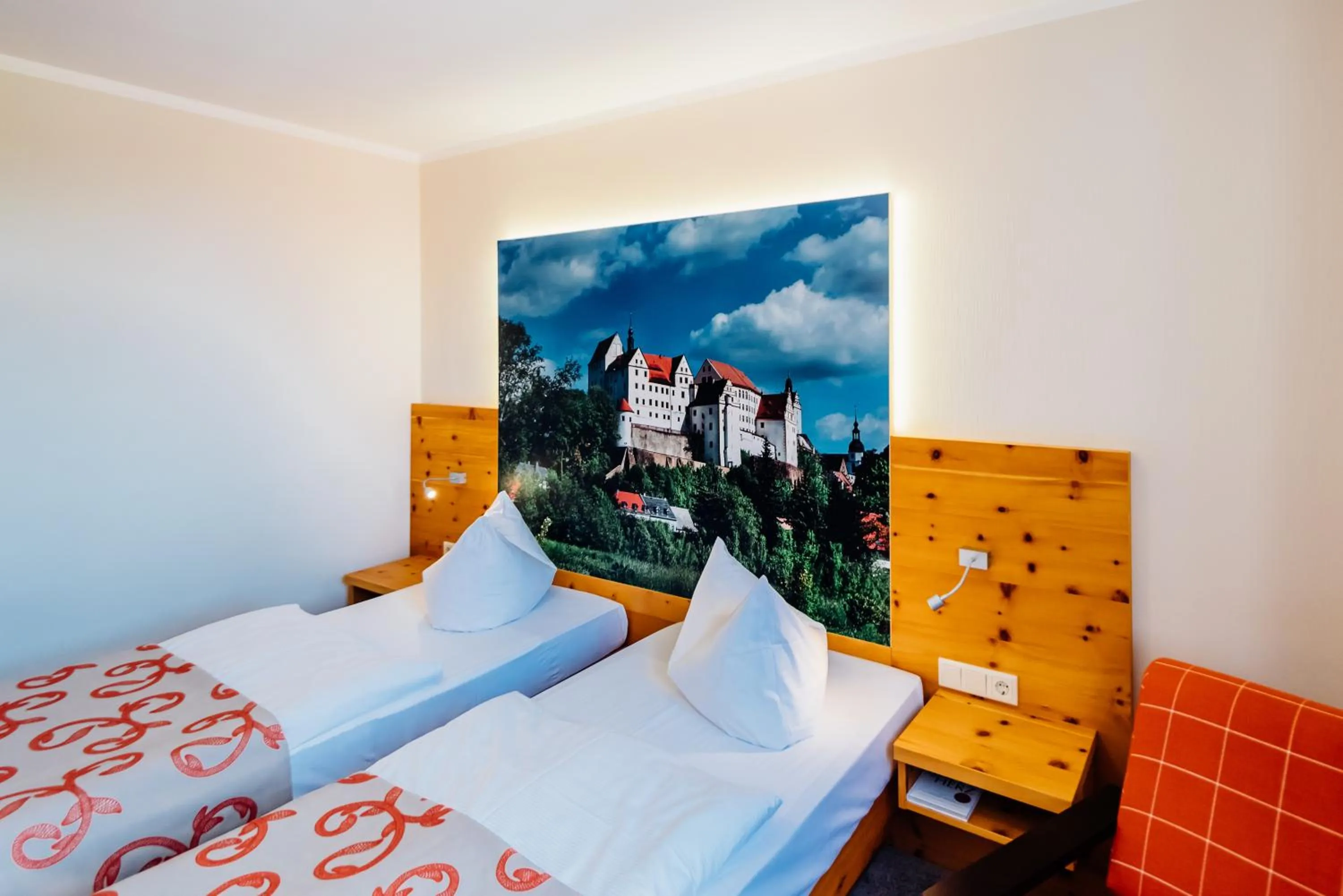 Photo of the whole room, Bed in Erlebnishotel "Zur Schiffsmühle" GmbH