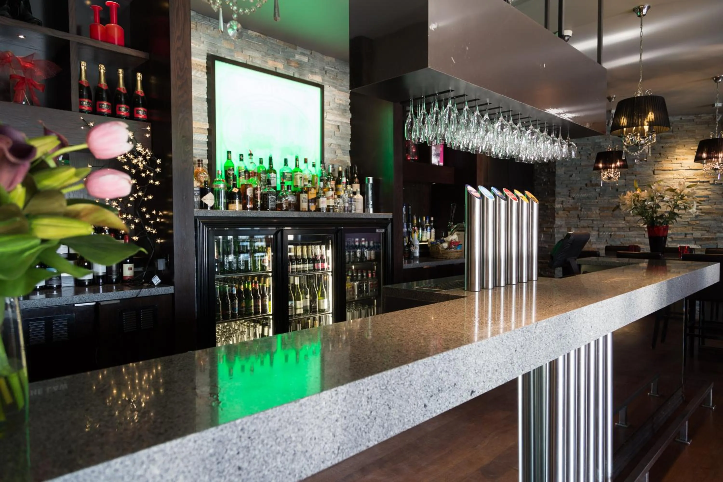 Restaurant/places to eat in Racecourse Hotel and Motor Lodge