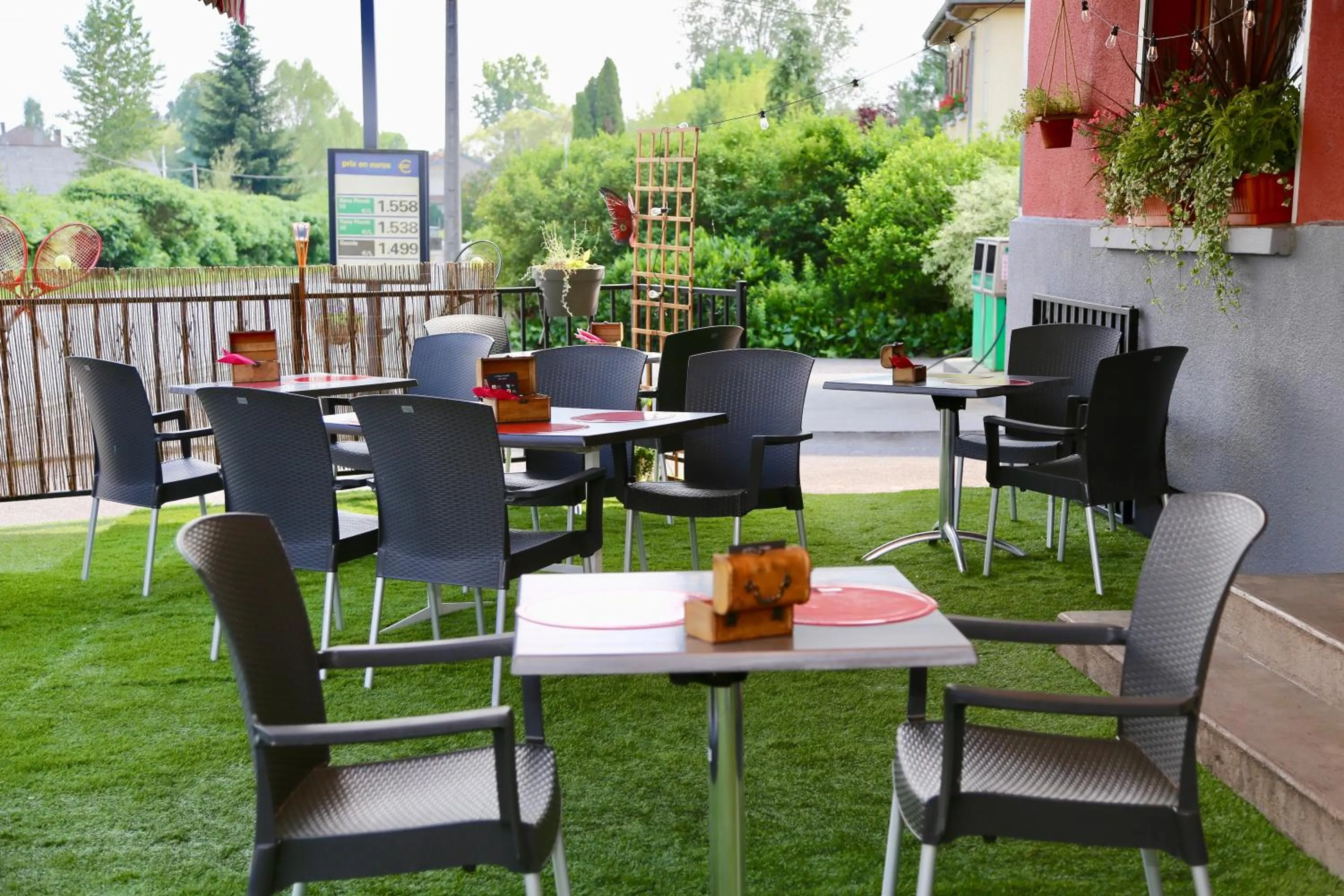 Patio in Relais Vosgien - Hôtel Restaurant "la Table de Sophia"