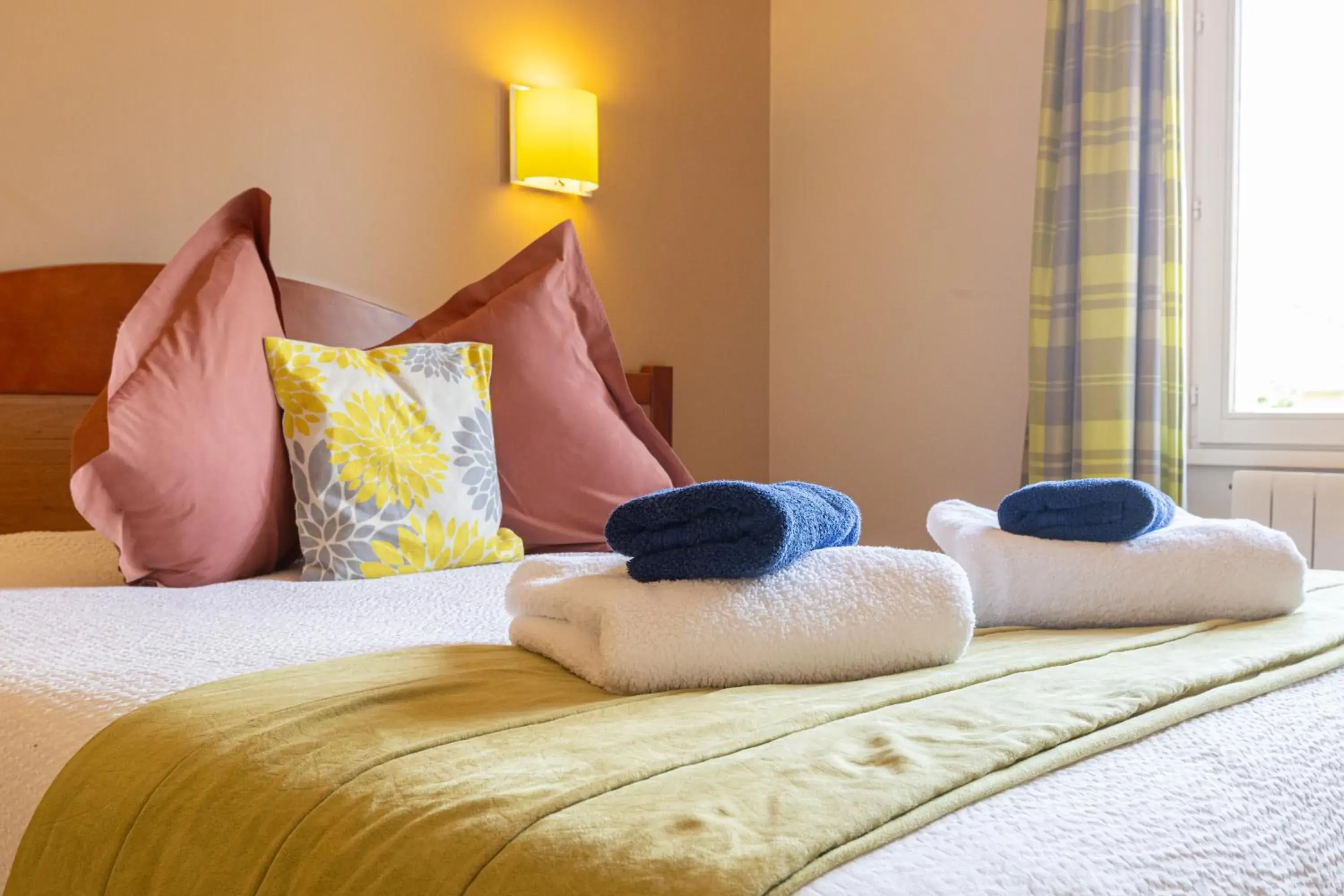 Queen Room in Relais Vosgien - Hôtel Restaurant "la Table de Sophia" Queen Room in Relais Vosgien - Hôtel Restaurant "la Table de Sophia"