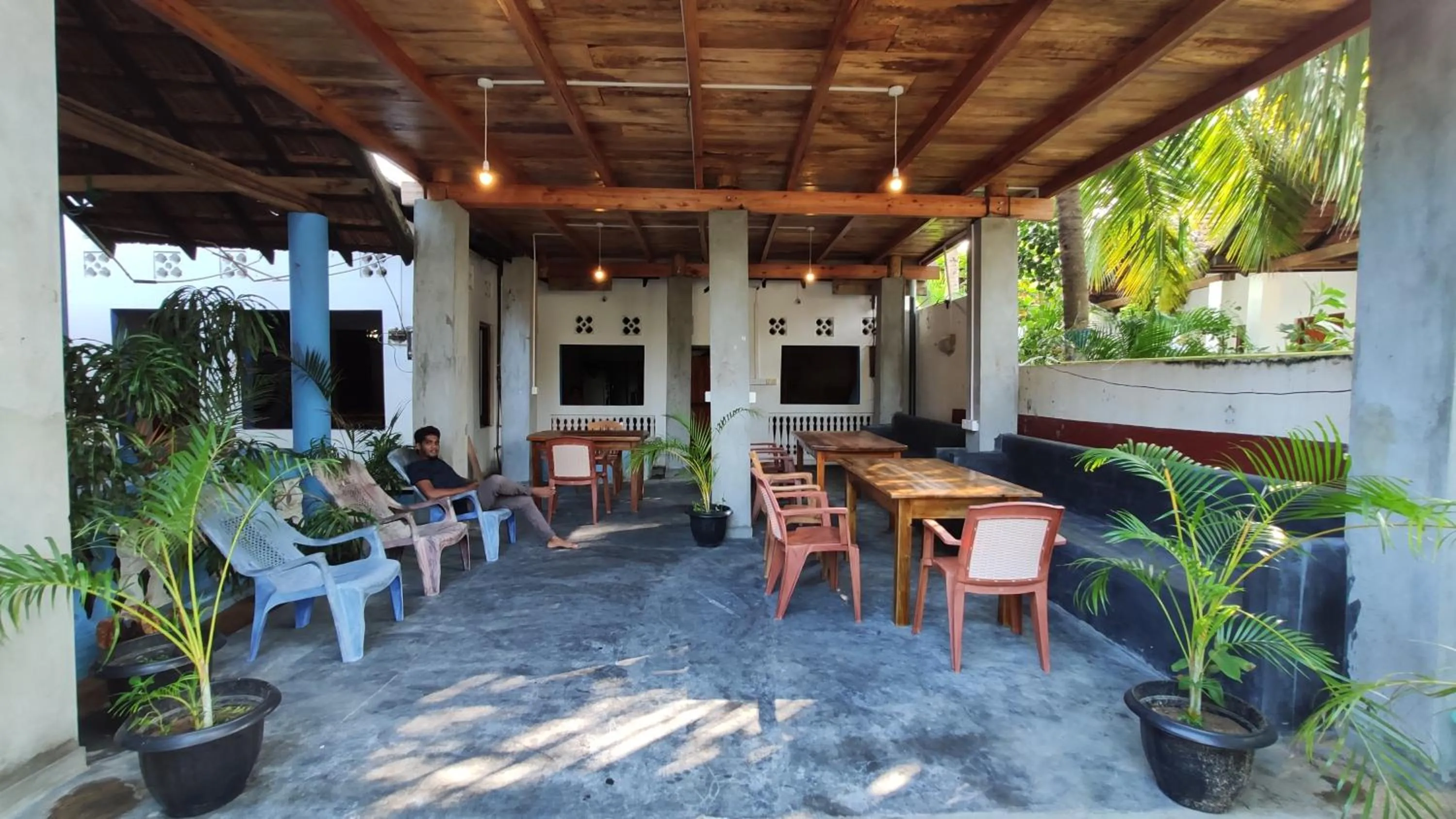 Restaurant/places to eat in Surf Beach Hotel