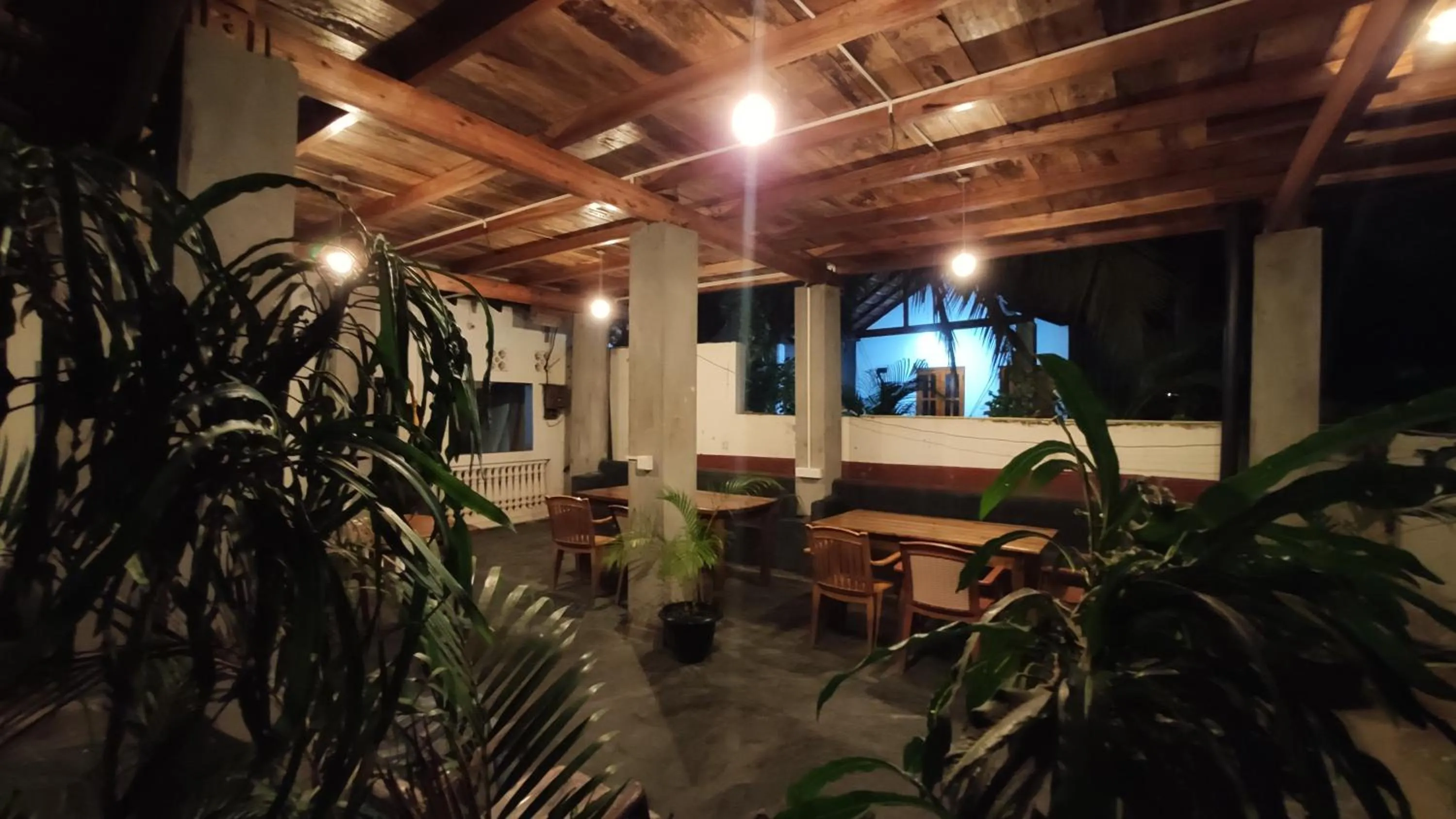 Restaurant/places to eat in Surf Beach Hotel