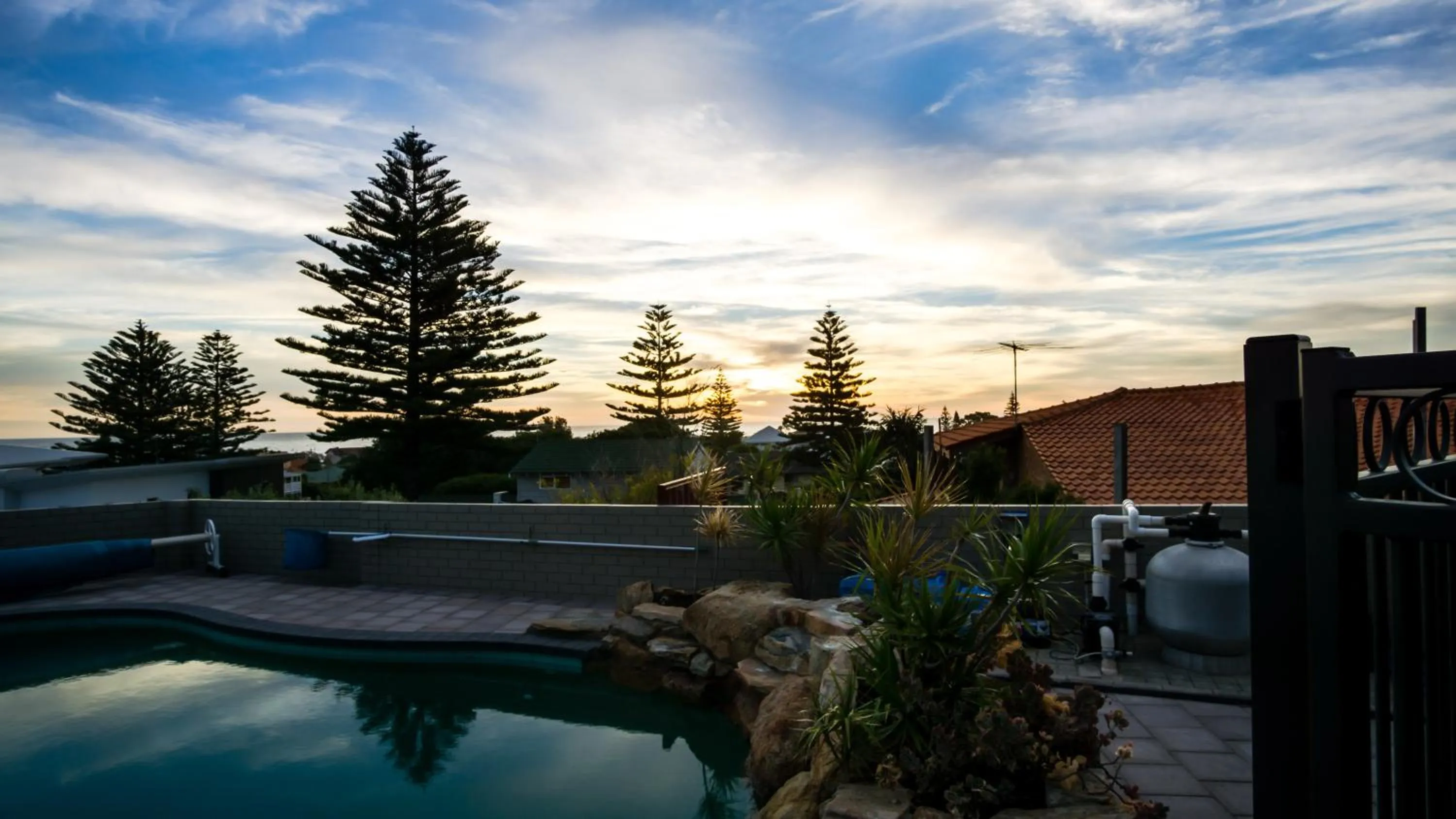 Swimming pool in Mullaloo B & B