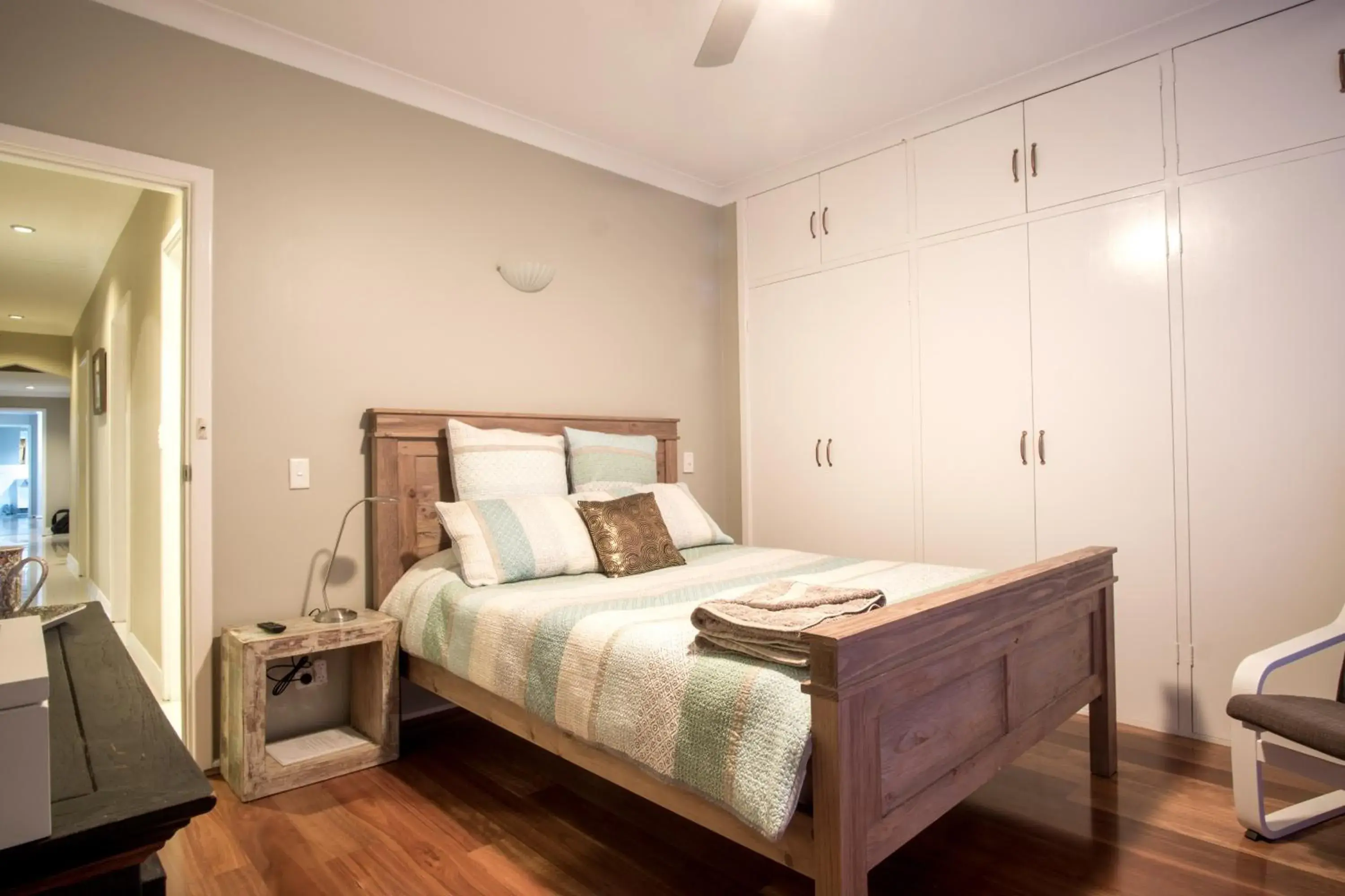 Deluxe Double Room in Mullaloo B & B Deluxe Double Room in Mullaloo B & B