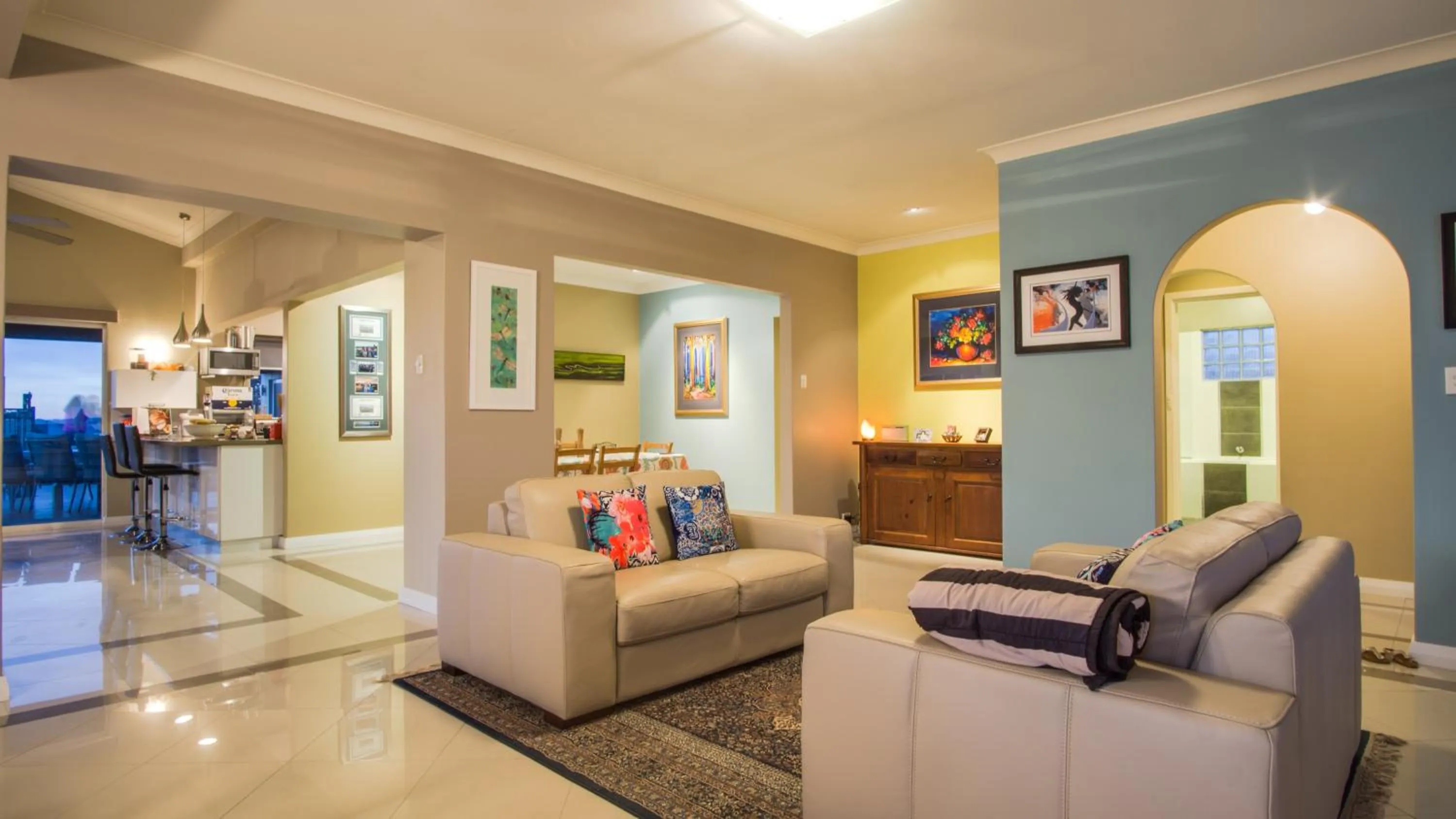 Communal lounge/ TV room in Mullaloo B & B