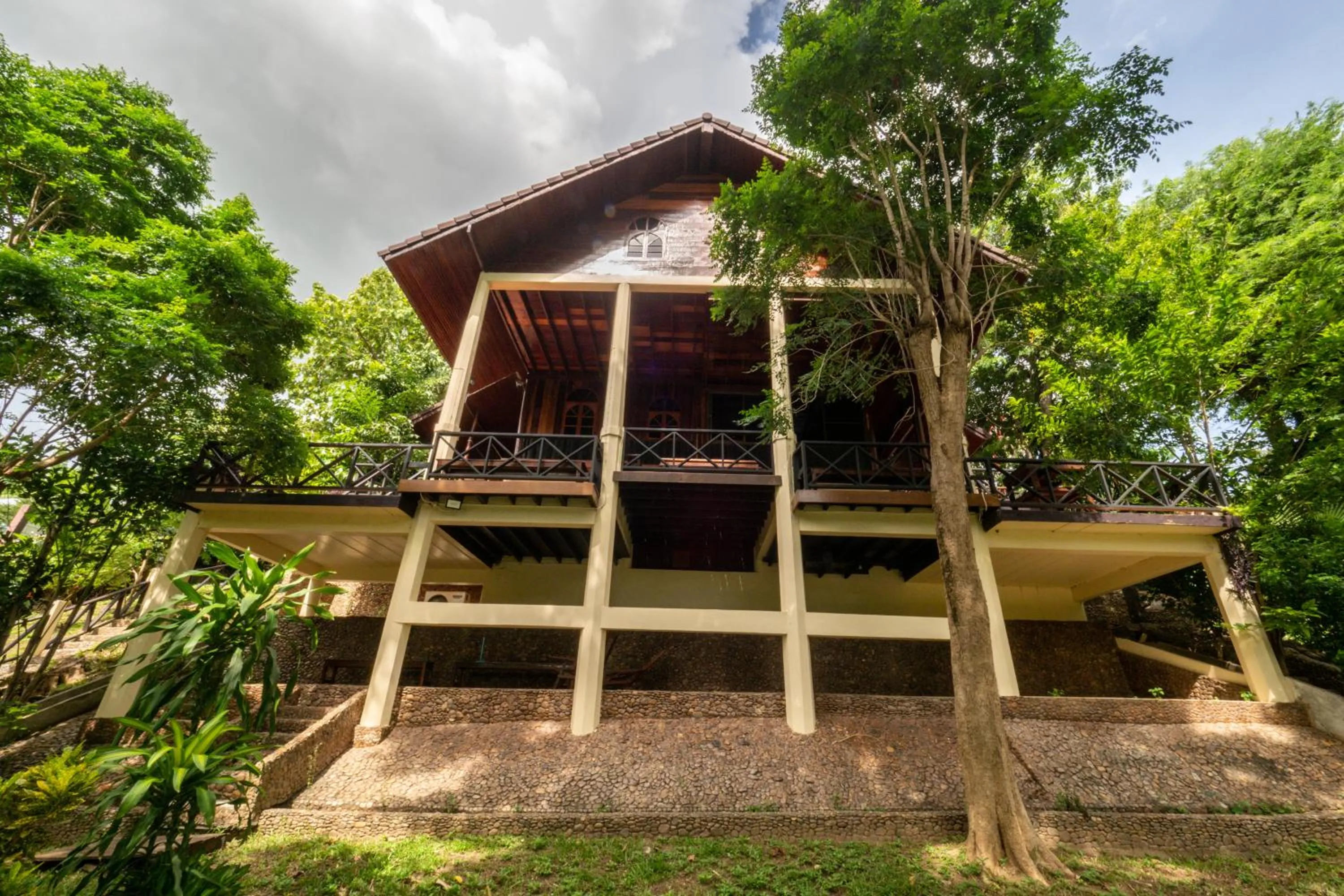 Property building in Ratmanee House