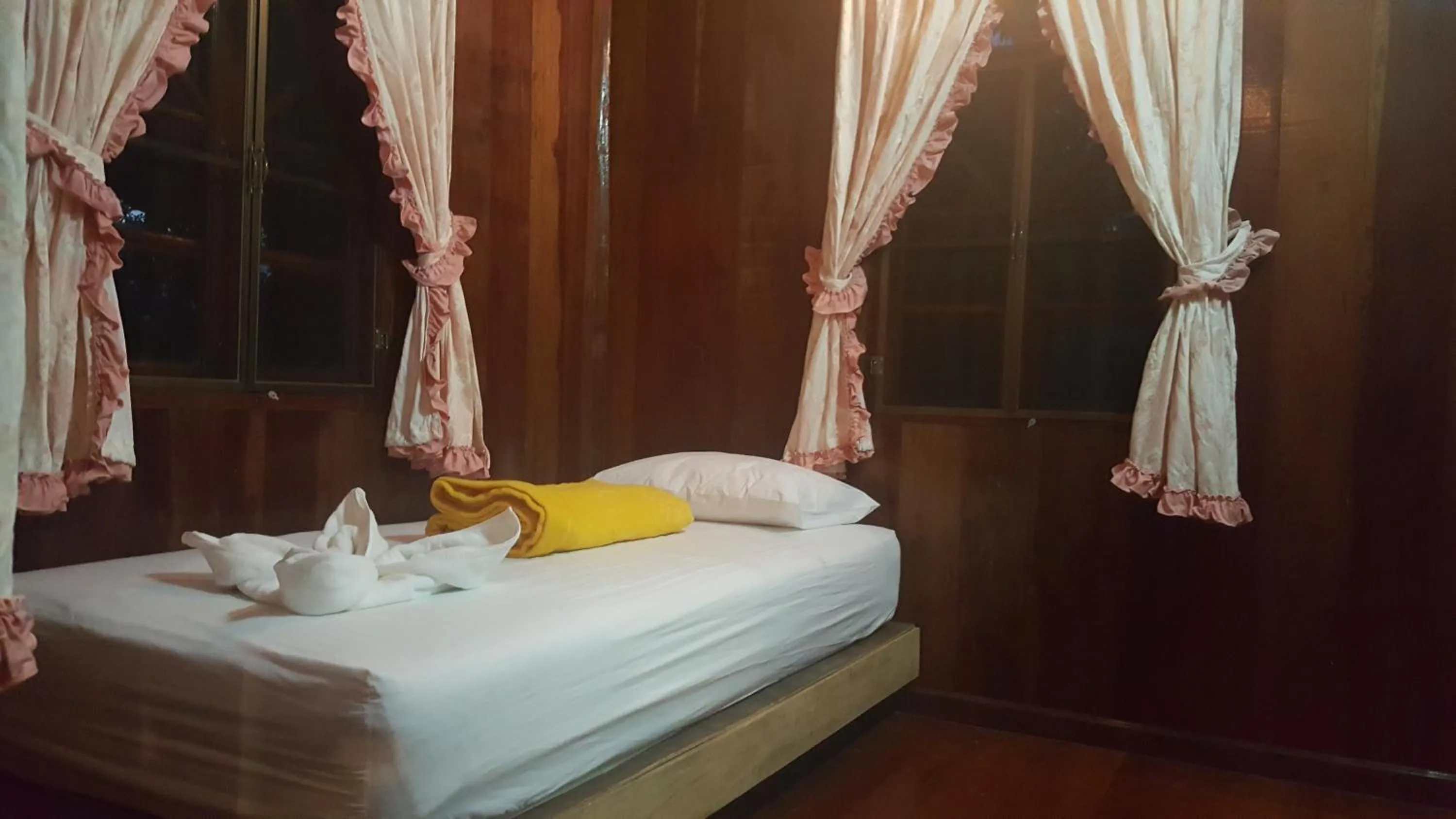 Bed in Ratmanee House