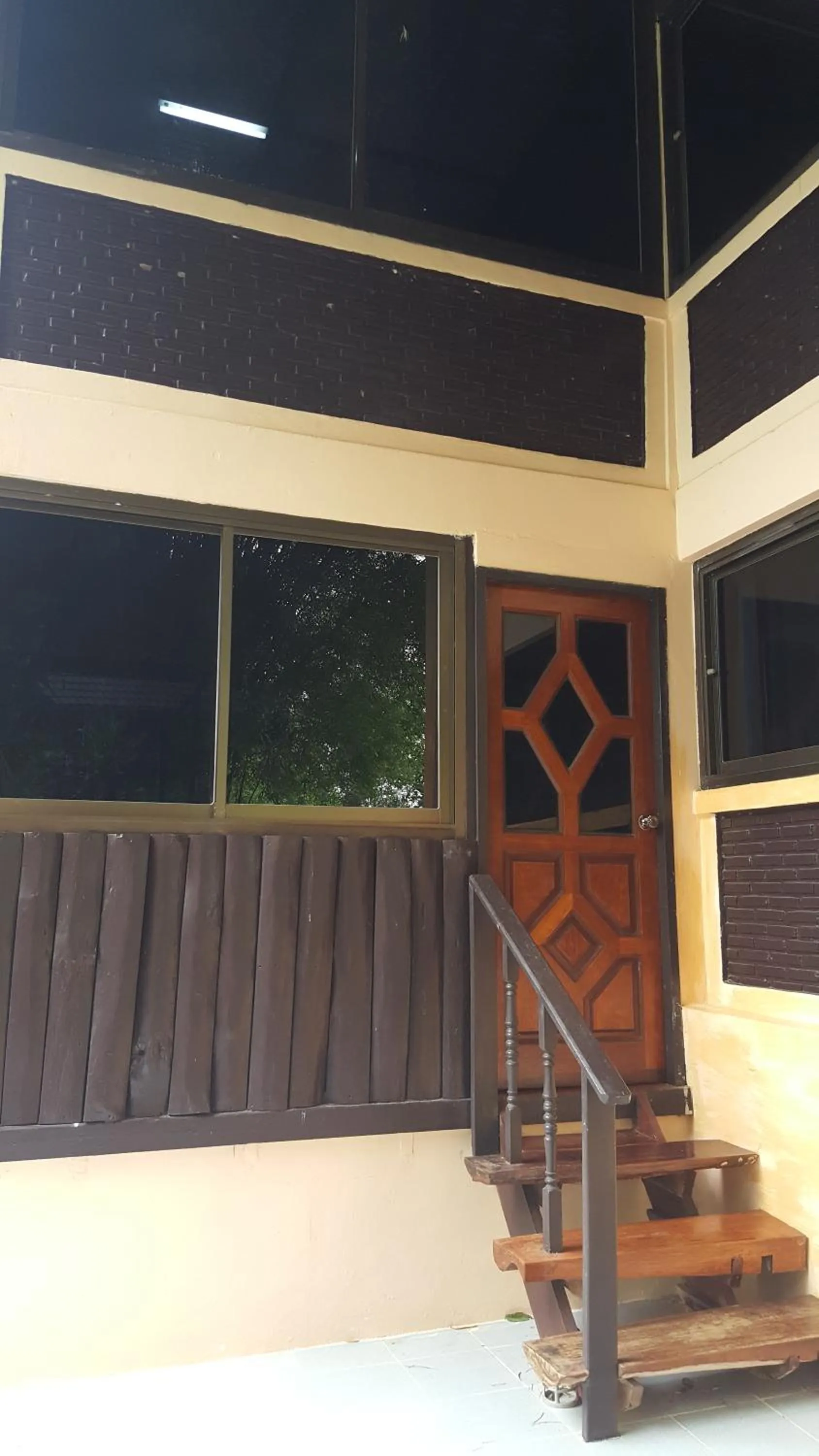 Facade/entrance in Ratmanee House