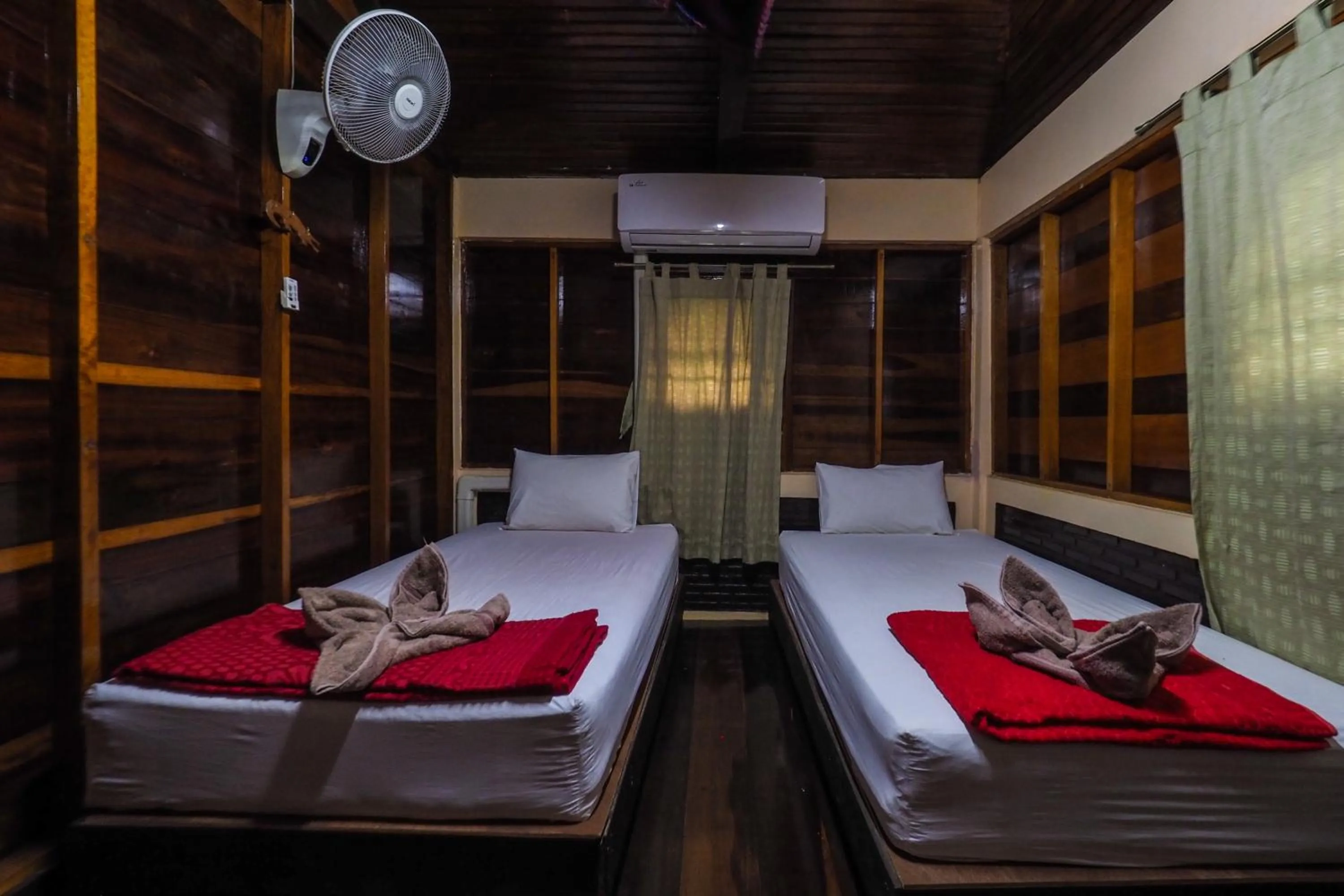 Bedroom, Bed in Ratmanee House