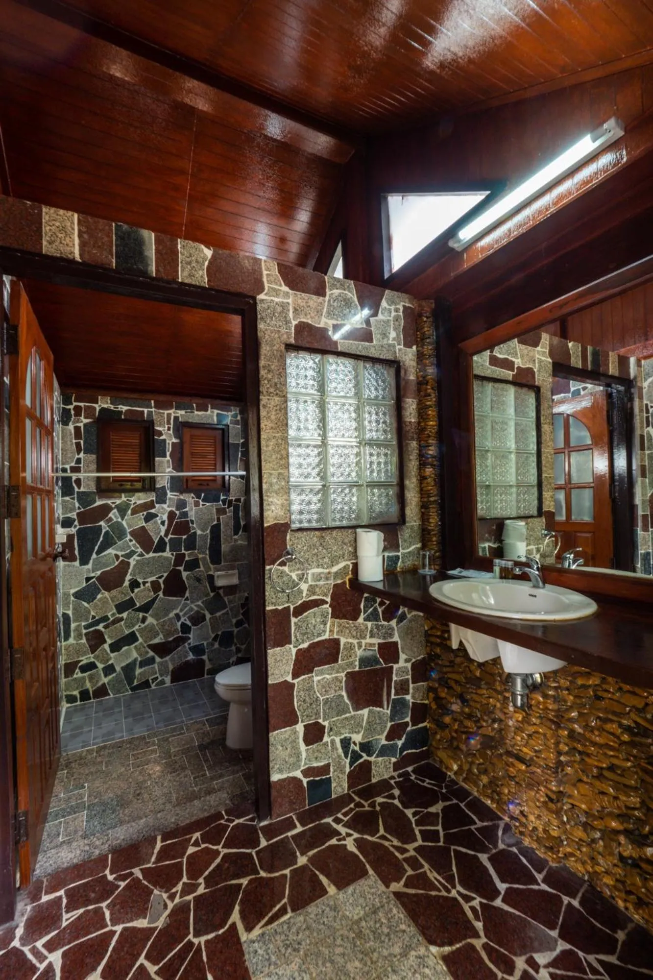Bathroom in Ratmanee House