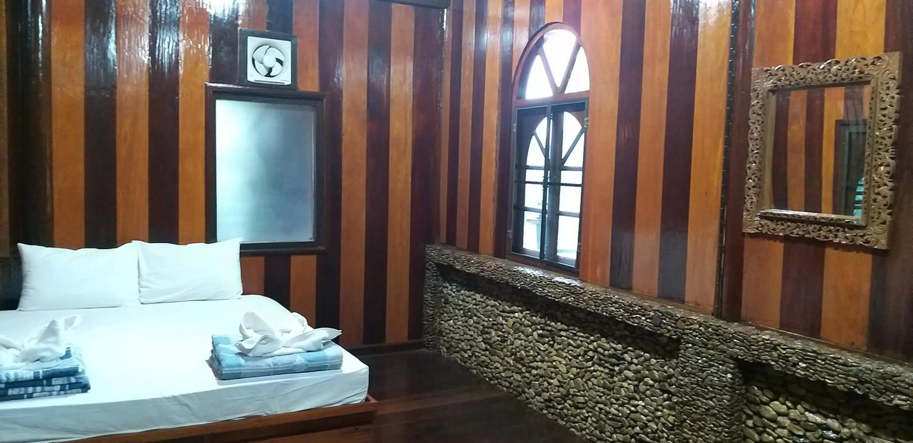 Bed in Ratmanee House