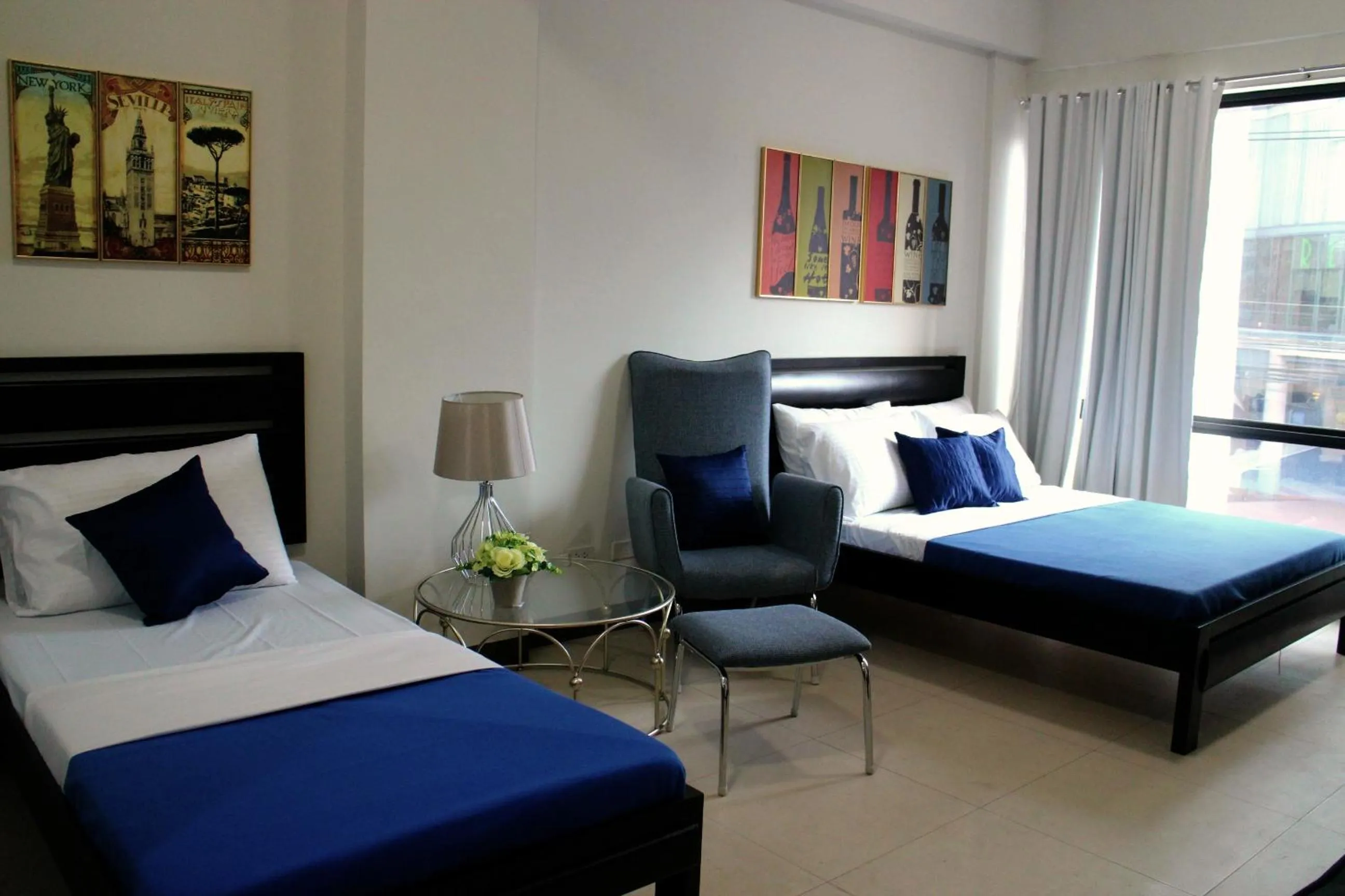 Shower, Bed in Food District Hostel - Ortigas Kapitolyo