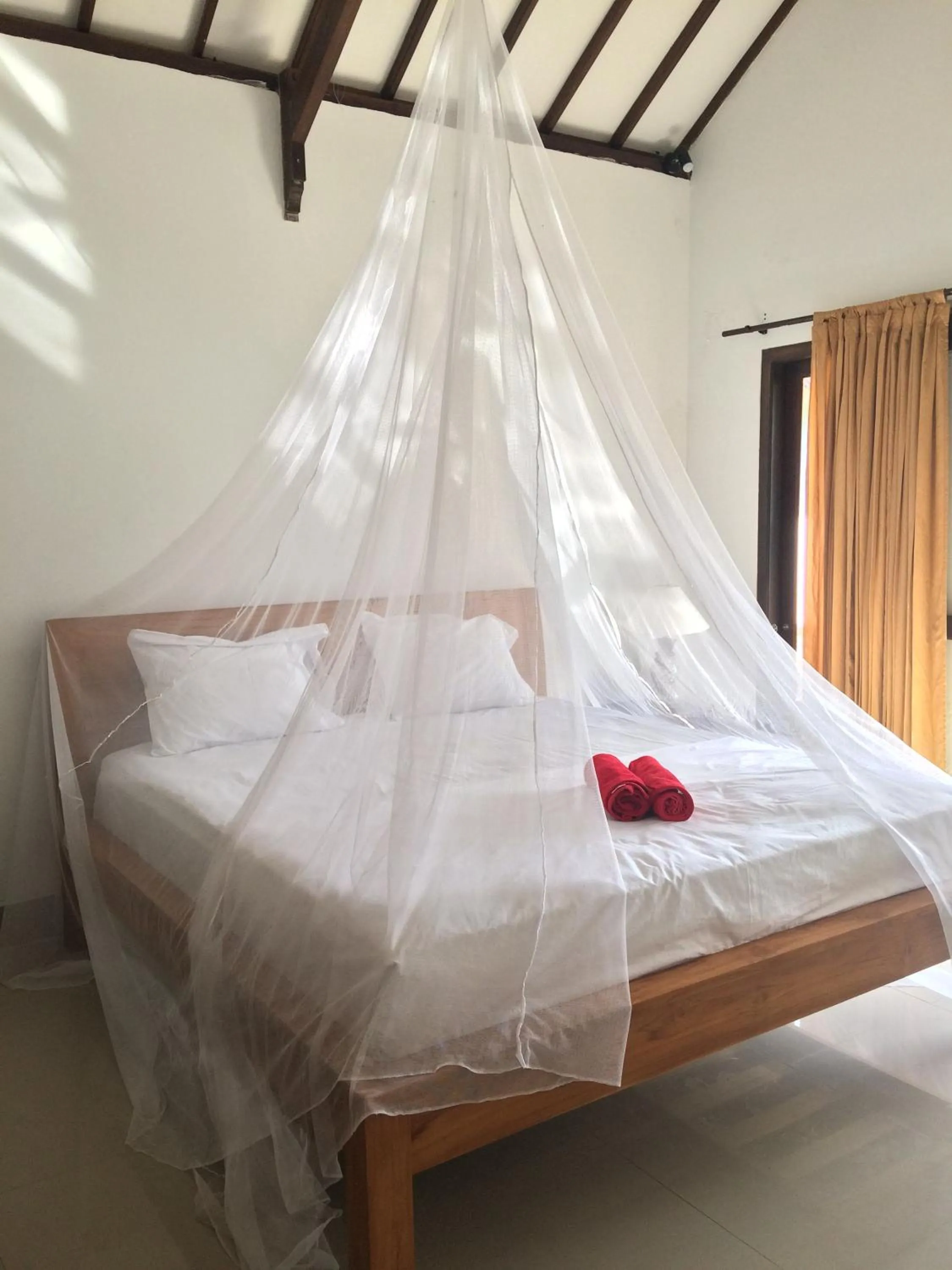 Photo of the whole room, Bed in Gili Beach
