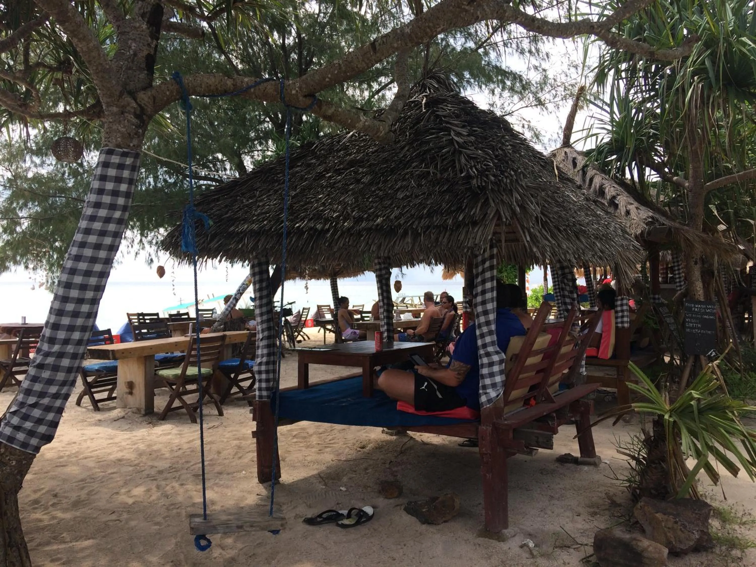 Restaurant/places to eat in Gili Beach