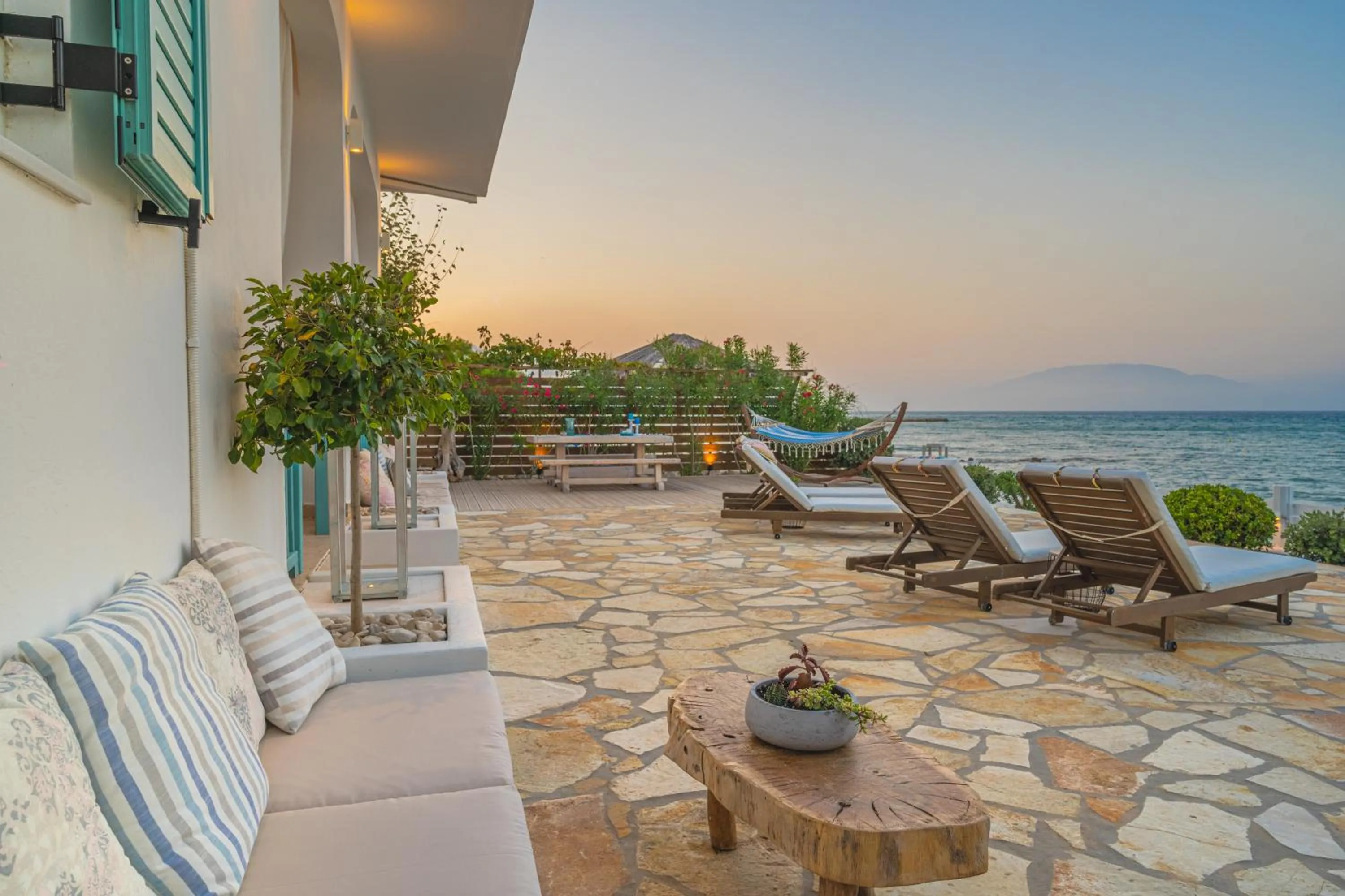 Anemos Beach House, by ZanteWize